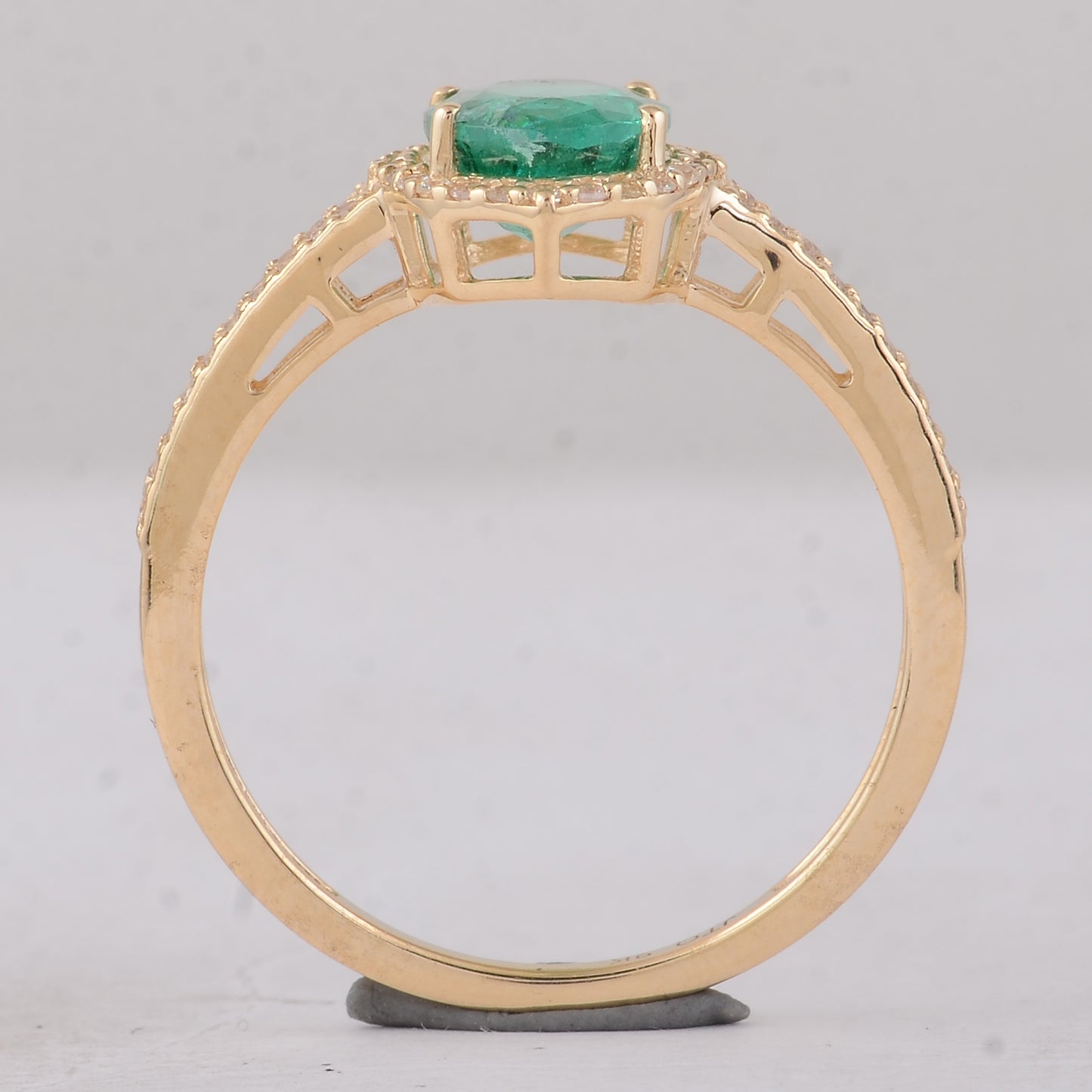1.50 Ct Oval Emerald 9K Gold Ring
