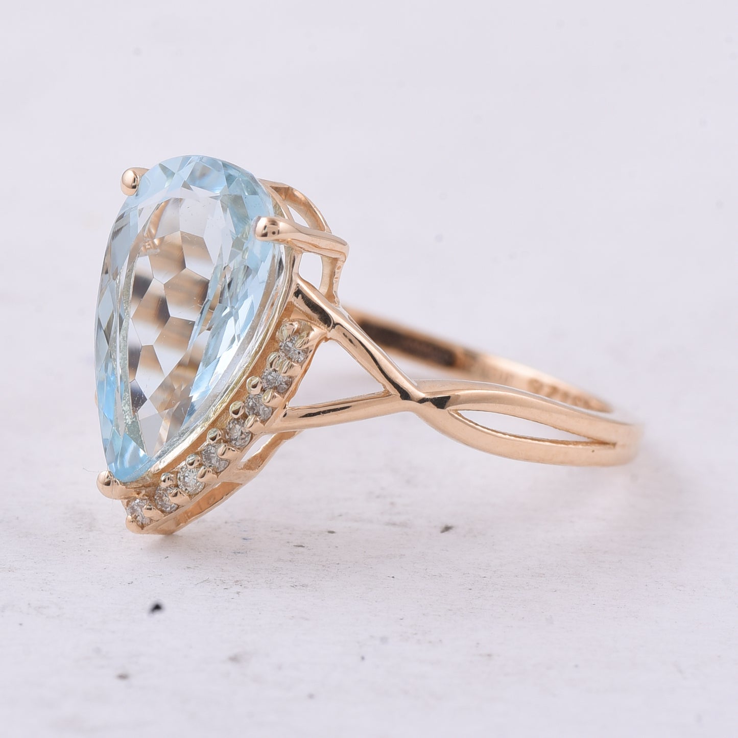 2.22 Ct Pear Natural Aquamarine 14K Gold Ring