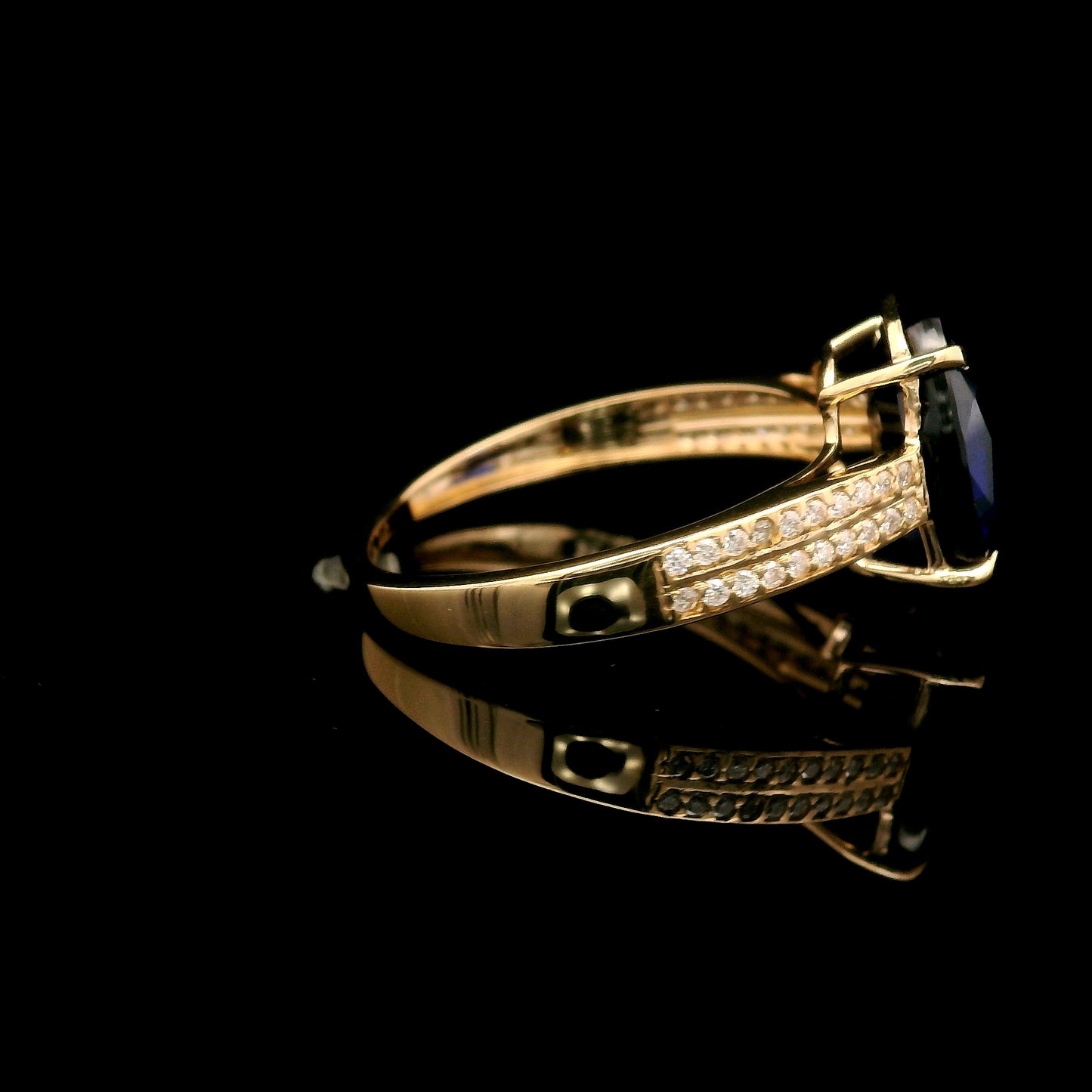 4.33 Ct Oval Mixed Cut Lab Grown Sapphire 14K Gold Ring