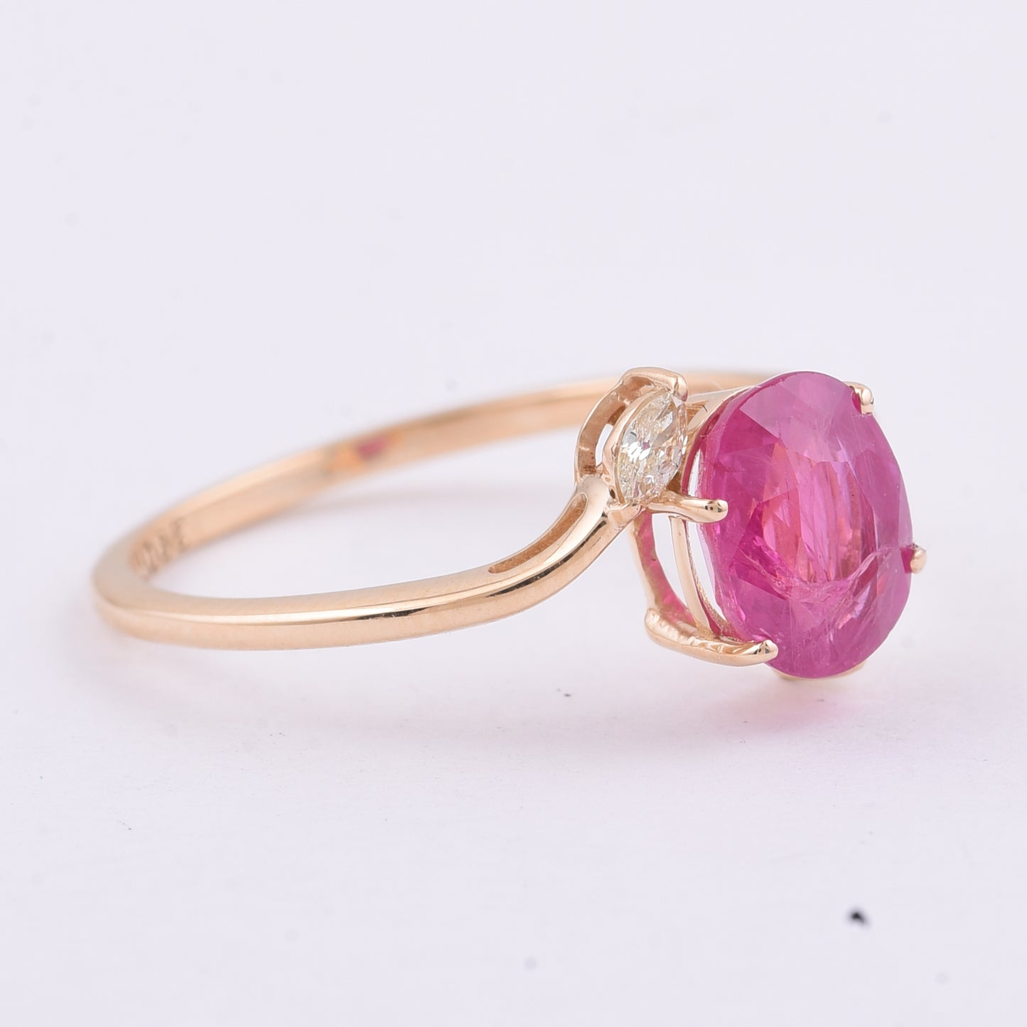 1.93 Ct Oval Natural Ruby 14K Gold Ring