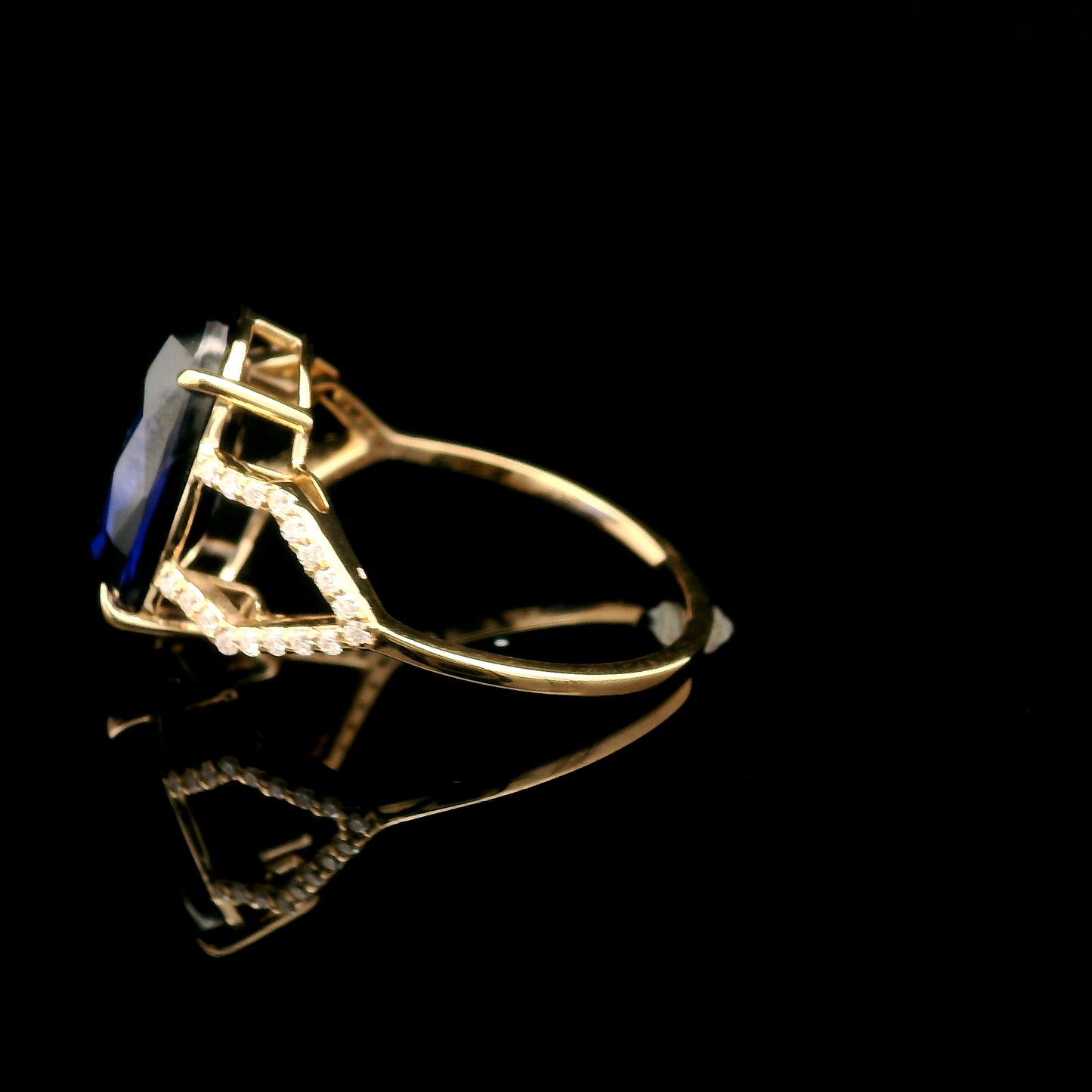 6.30 Ct Oval Mixed Cut Lab Grown Sapphire 14K Gold Ring
