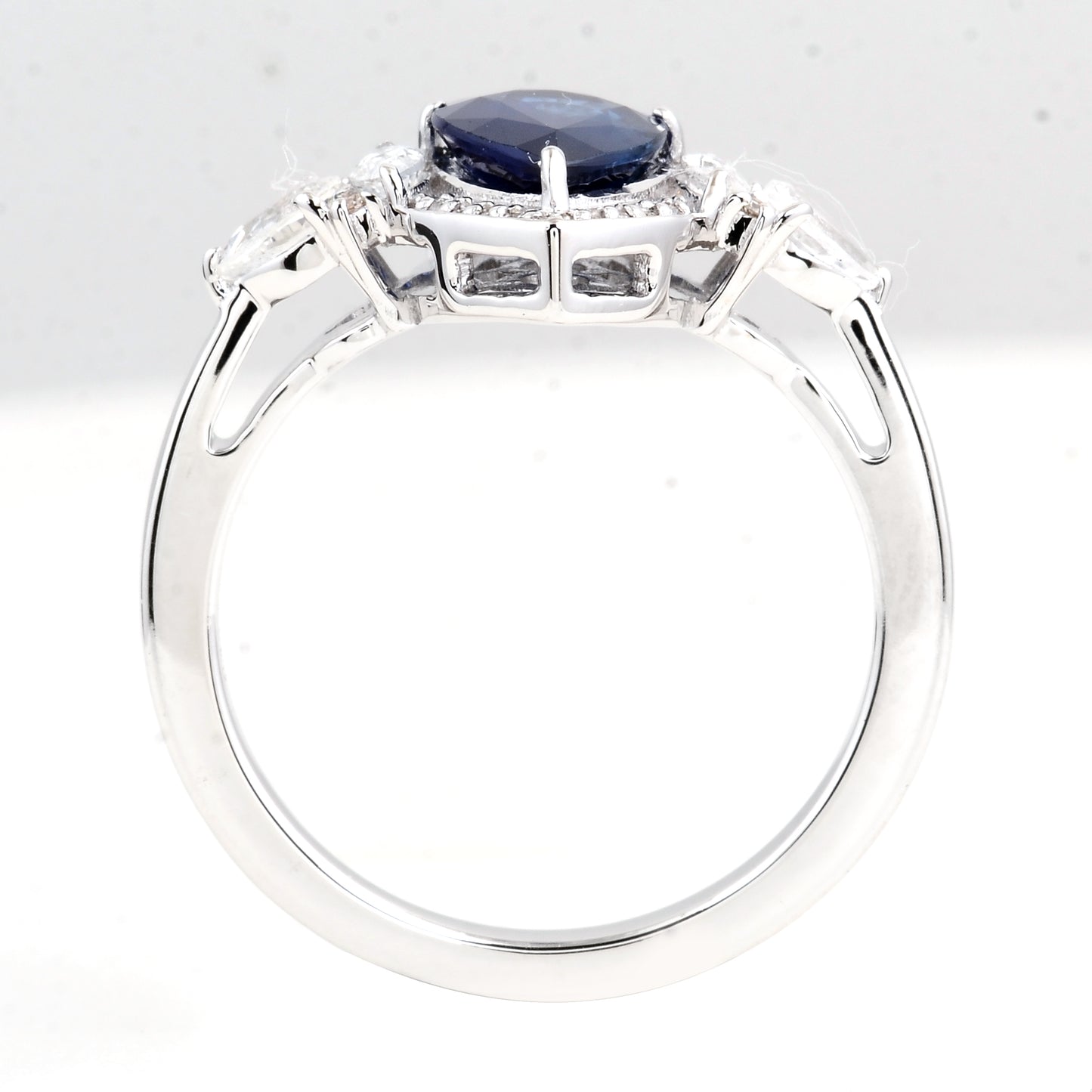 2.70 Carats Sapphire 14K Gold Ring