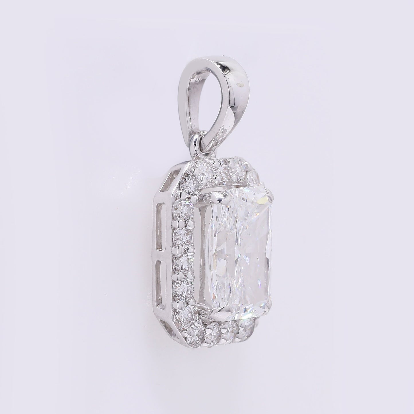 2.31 Carats Lab Grown Diamond 14K Gold Pendant