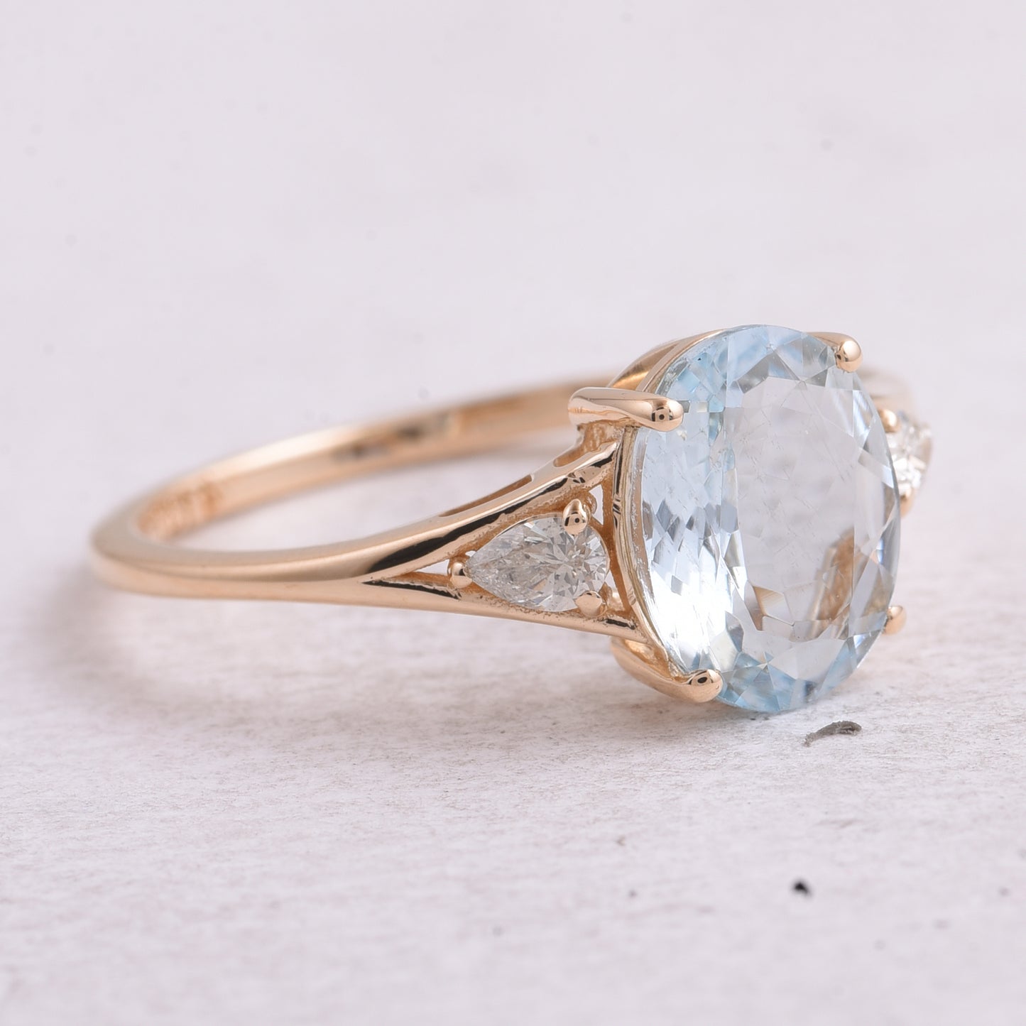 1.68 Ct Oval Mixed Cut Natural Aquamarine 14K Gold Ring
