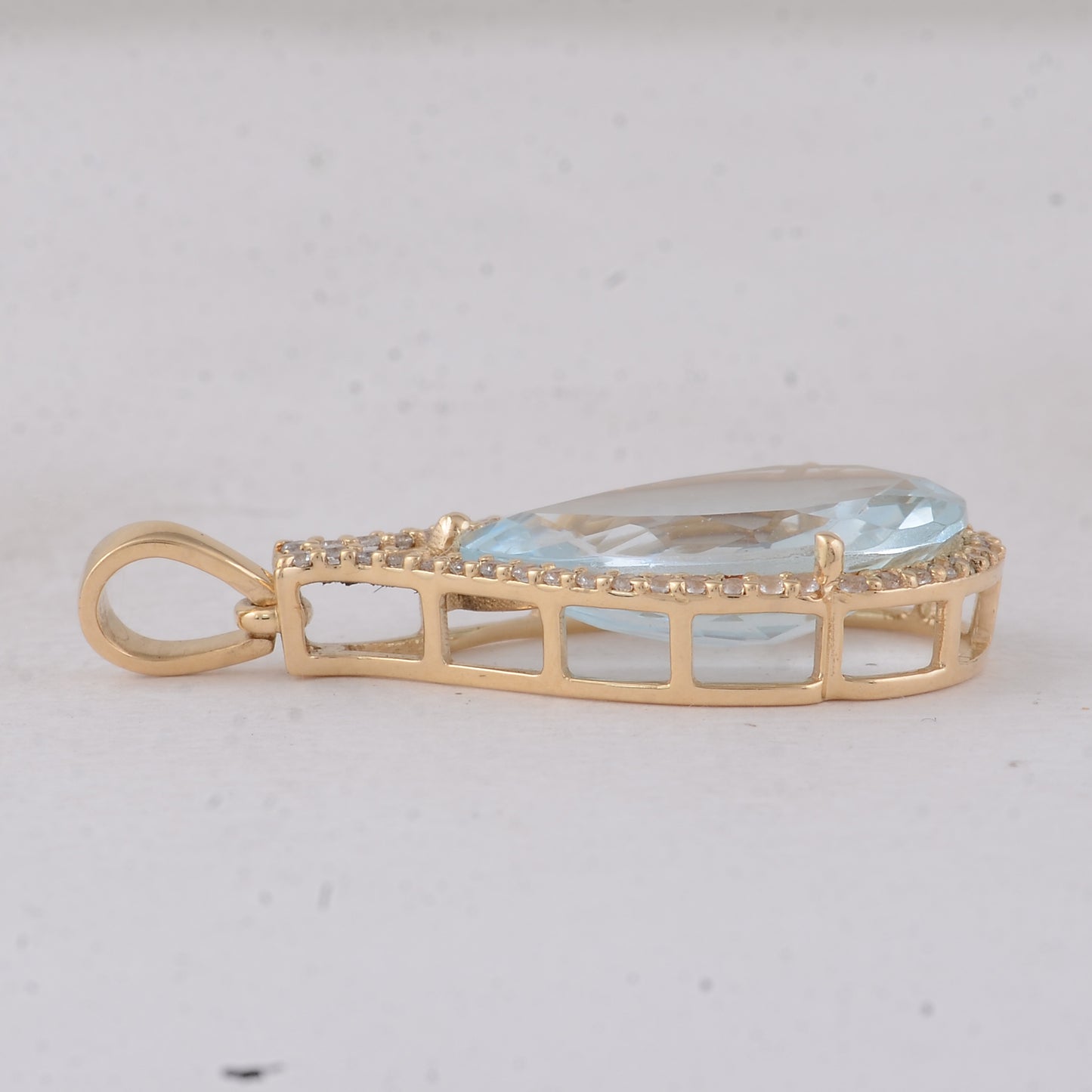 3.84 Ct Pear Aquamarine 9K Gold Pendant