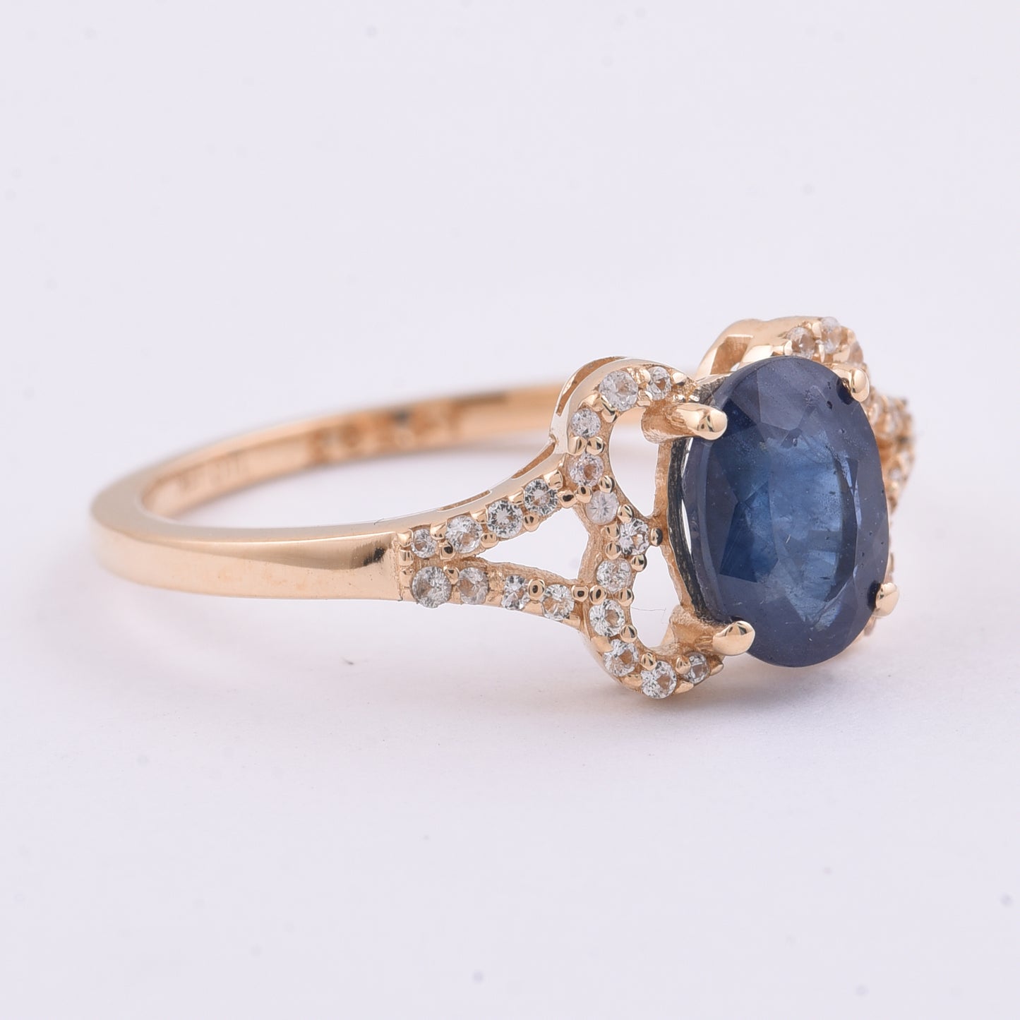 1.70 Ct Oval Natural Sapphire 14K Gold Ring