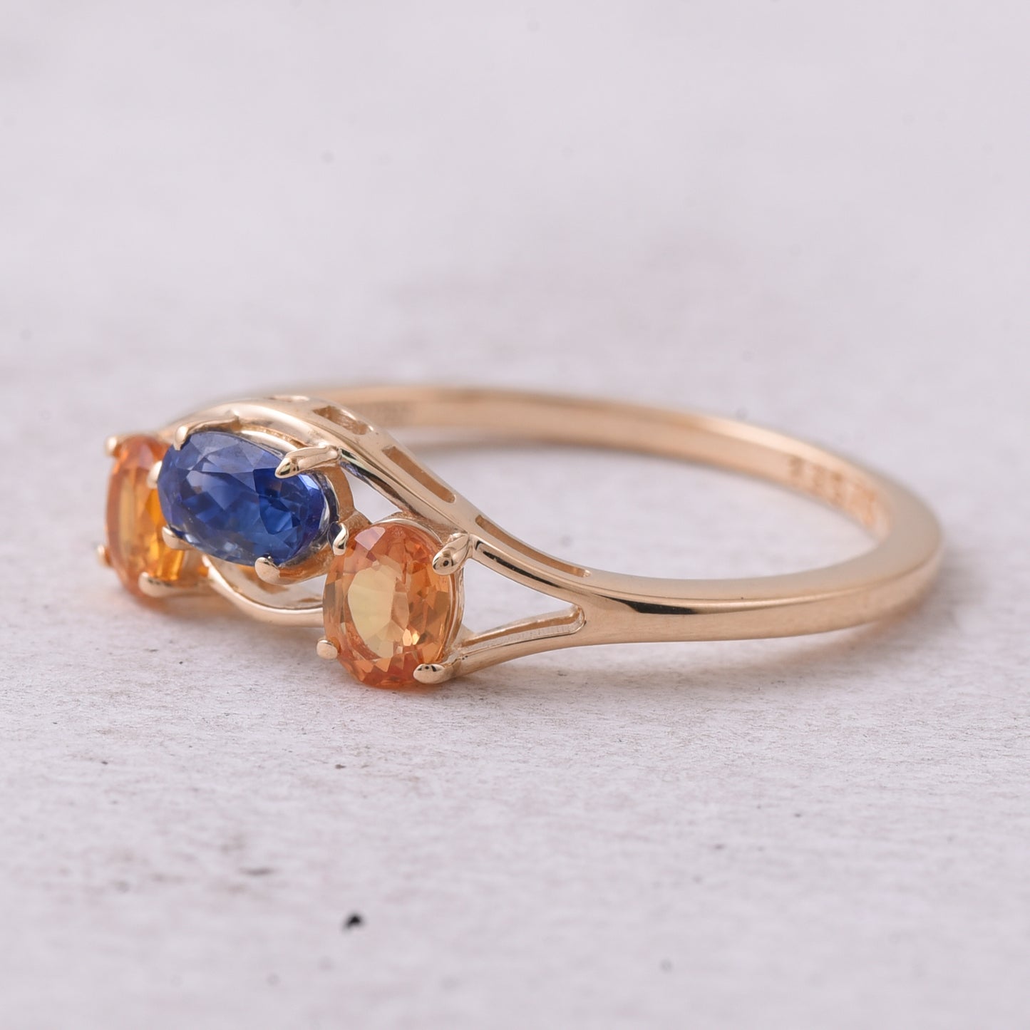 0.95 Ct Oval Natural Multi-Coloured Sapphire 14K Gold Ring
