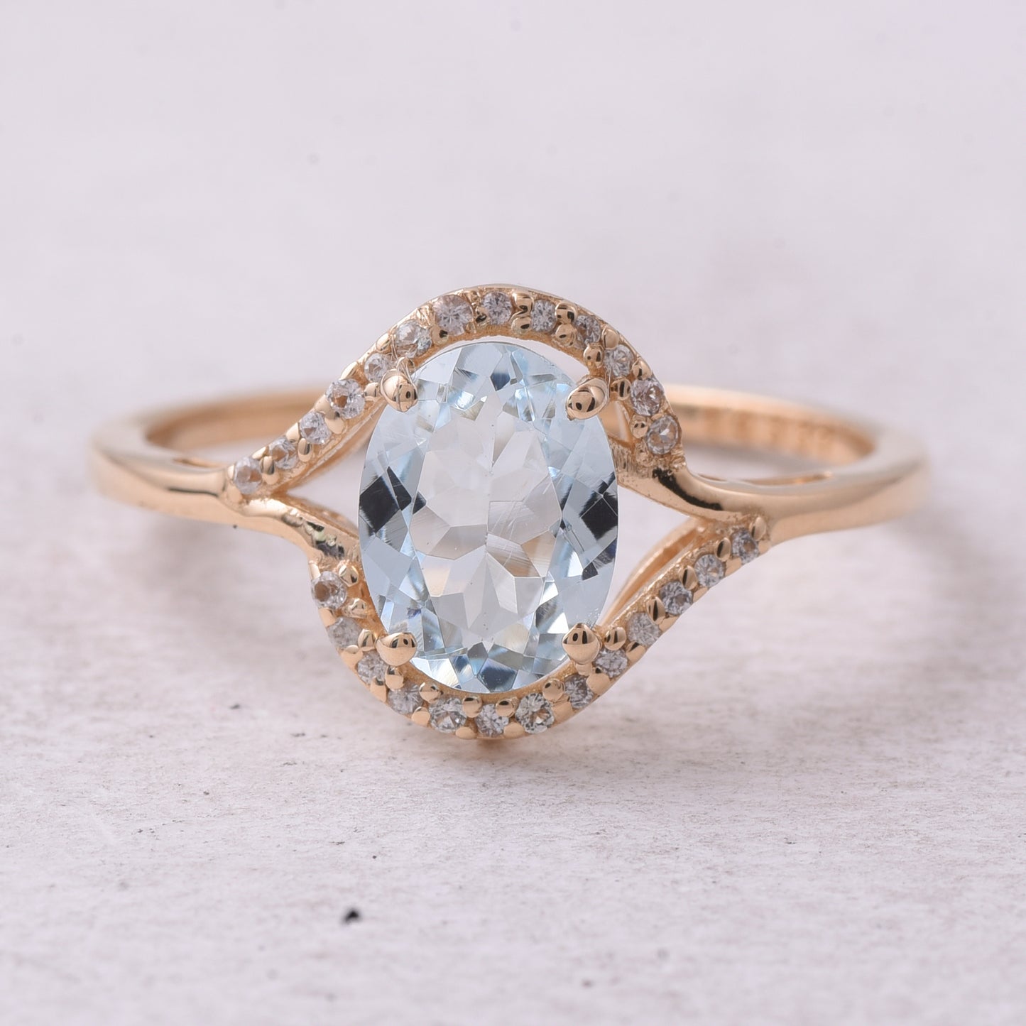 1.25 Ct Oval Natural Aquamarine 14K Gold Ring