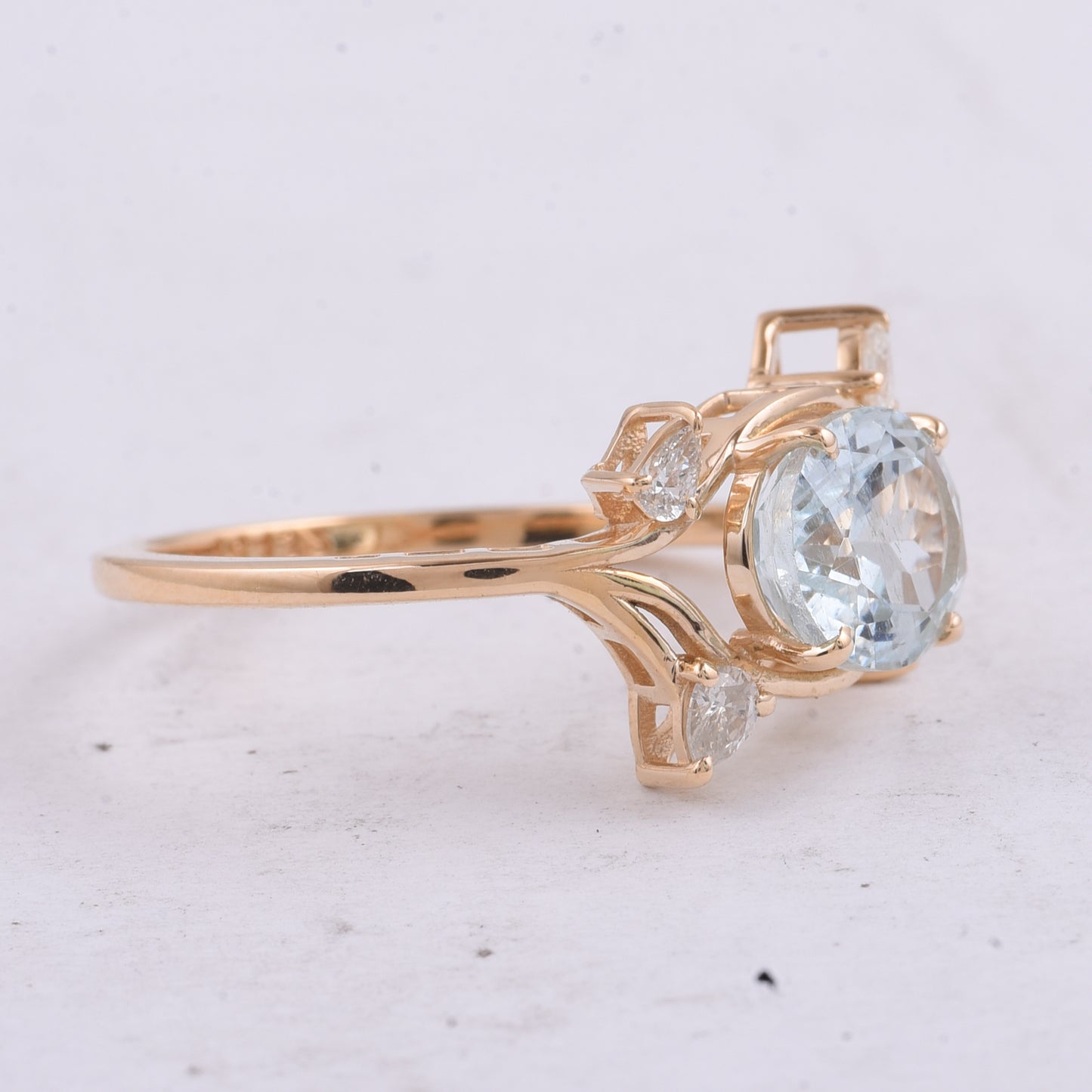 2.05 Ct Oval Natural Aquamarine 14K Gold Ring