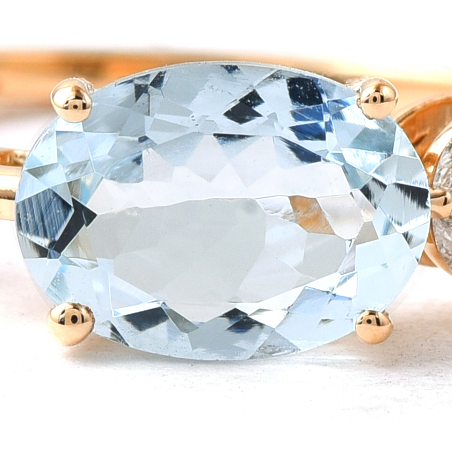 1.73 Ct Oval Mixed Cut Natural Aquamarine 14K Gold Ring