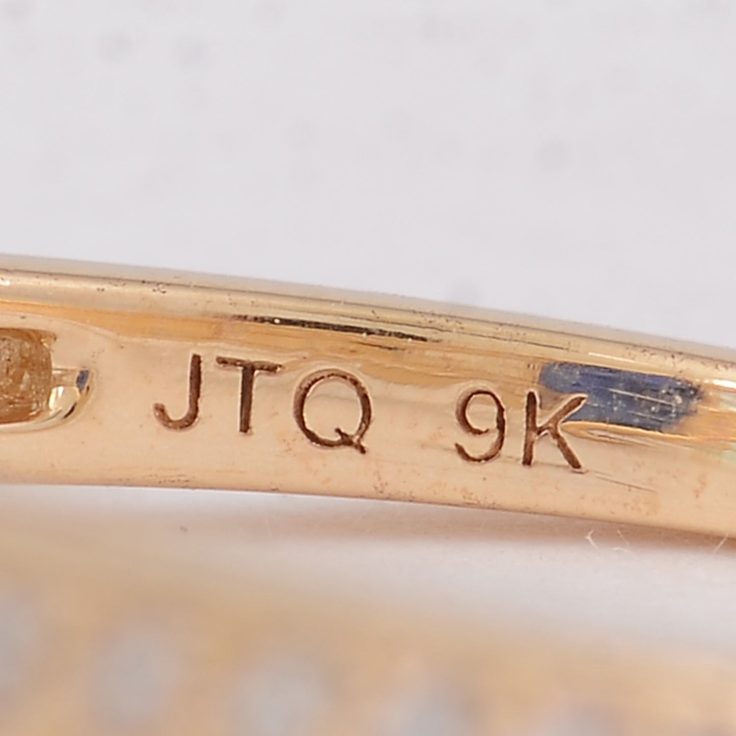 1.32 Ct Oval Sapphire 9K Gold Ring