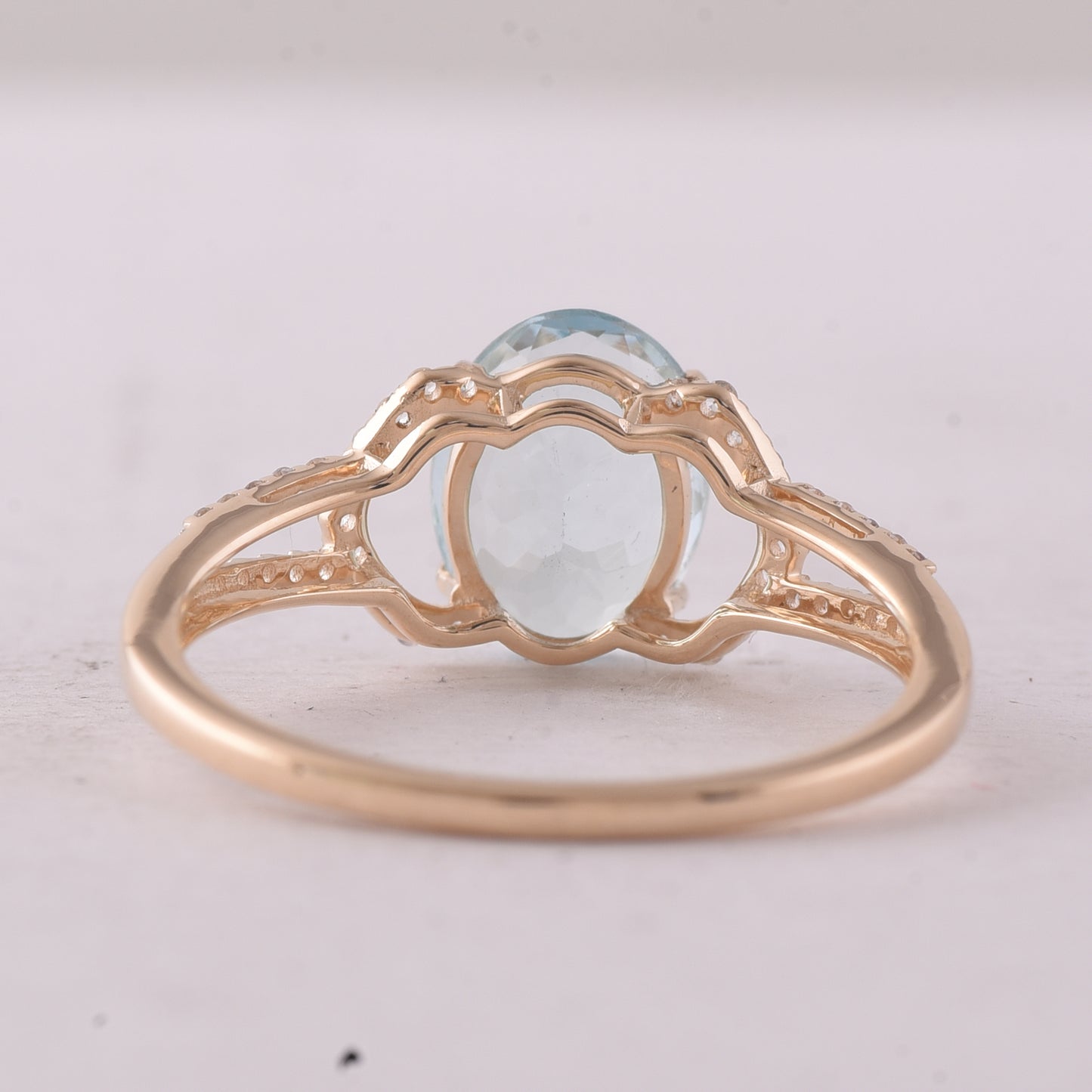 1.59 Ct Oval Aquamarine 9K Gold Ring