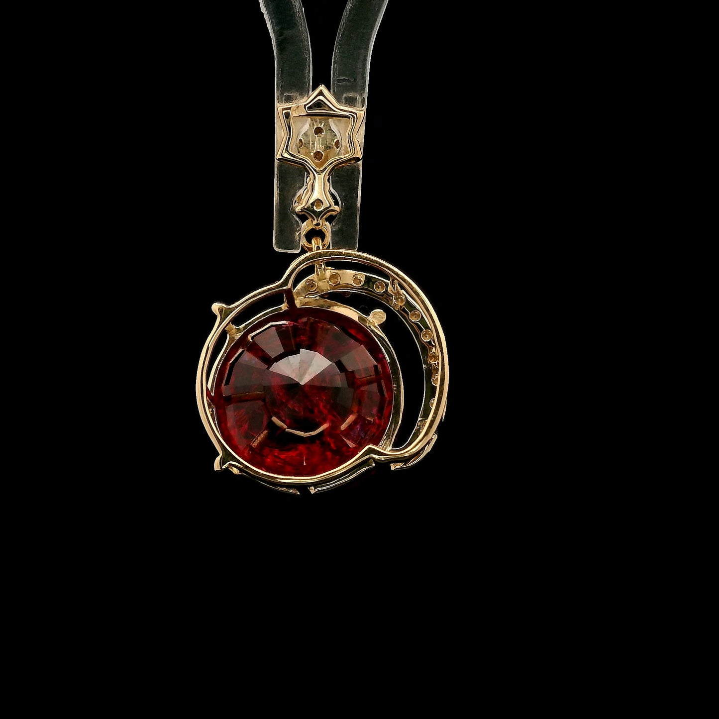 7.68 Ct Round Mixed Cut Lab Grown Ruby 14K Gold Pendant
