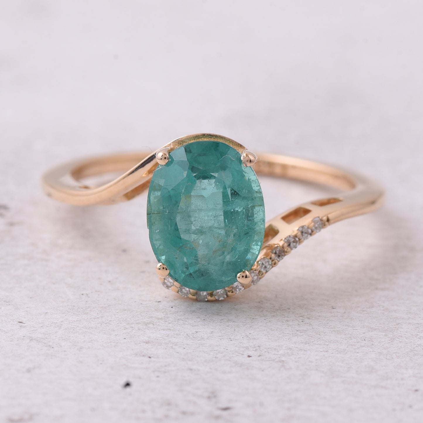 1.93 Ct Oval Natural Emerald 14K Gold Ring