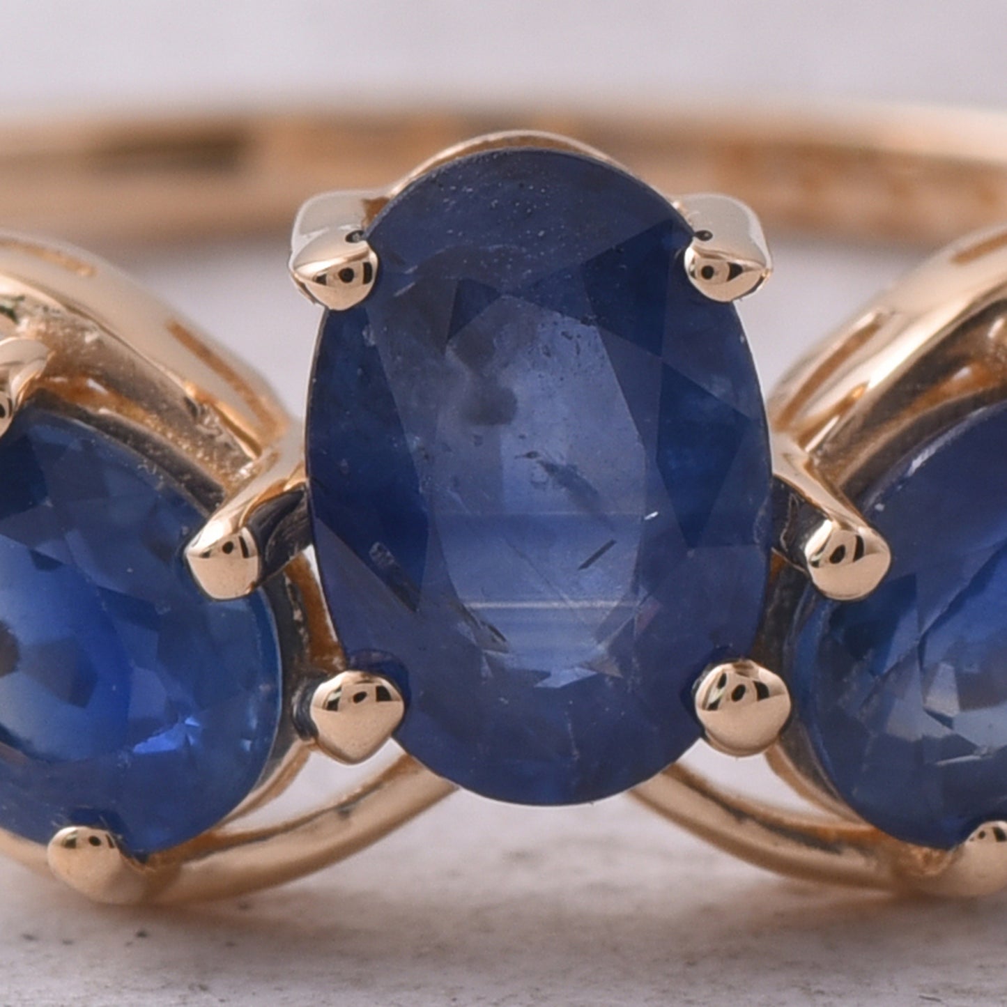 1.48 Ct Oval Natural Sapphire 14K Gold Ring
