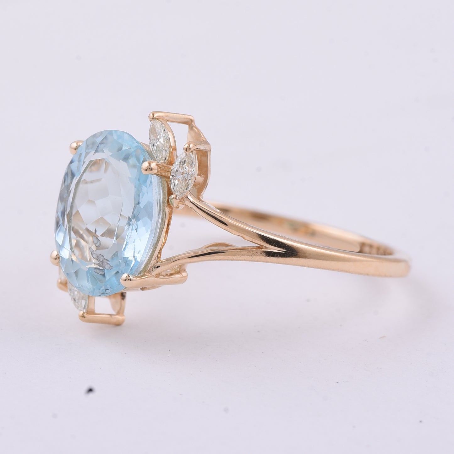 2.31 Ct Oval Natural Aquamarine 14K Gold Ring