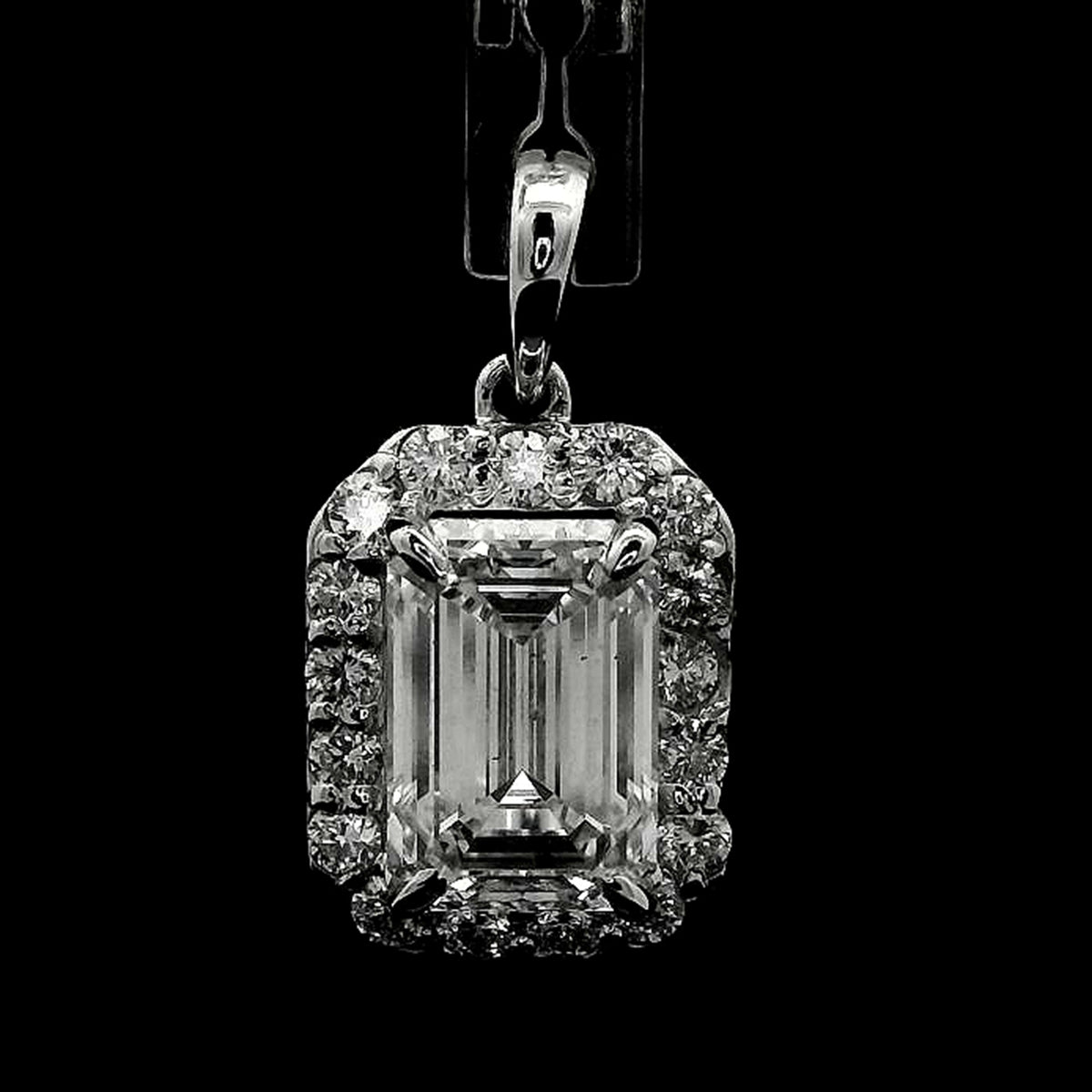 2.63 Carats Lab Grown Diamond 14K Gold Pendant