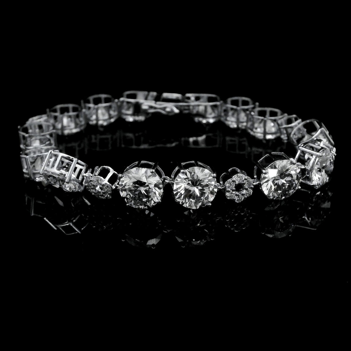 30.39 Ct Round Lab Grown Diamond 14K Gold Bracelet