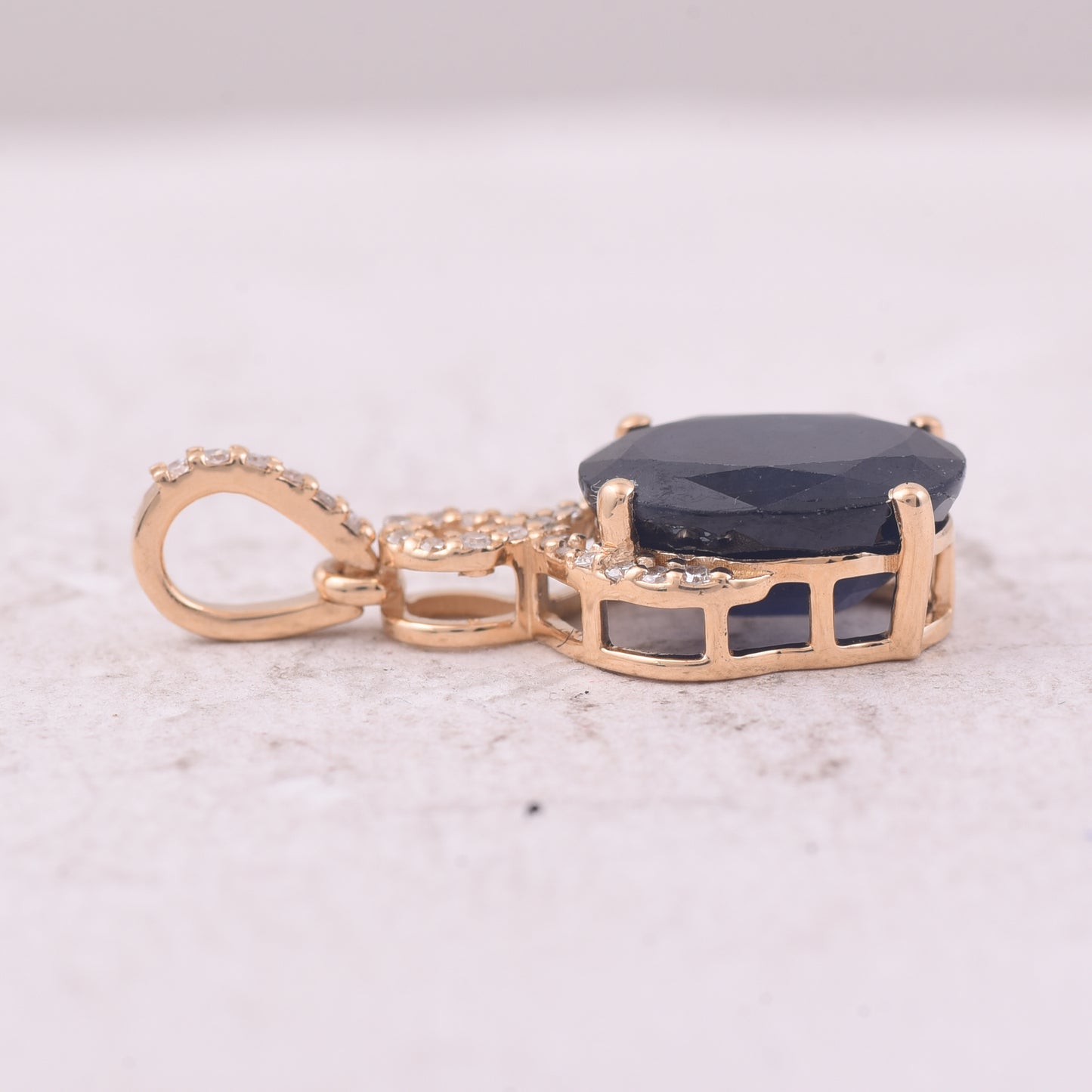 3.50 Ct Oval Mixed Cut Natural Sapphire 14K Gold Pendant