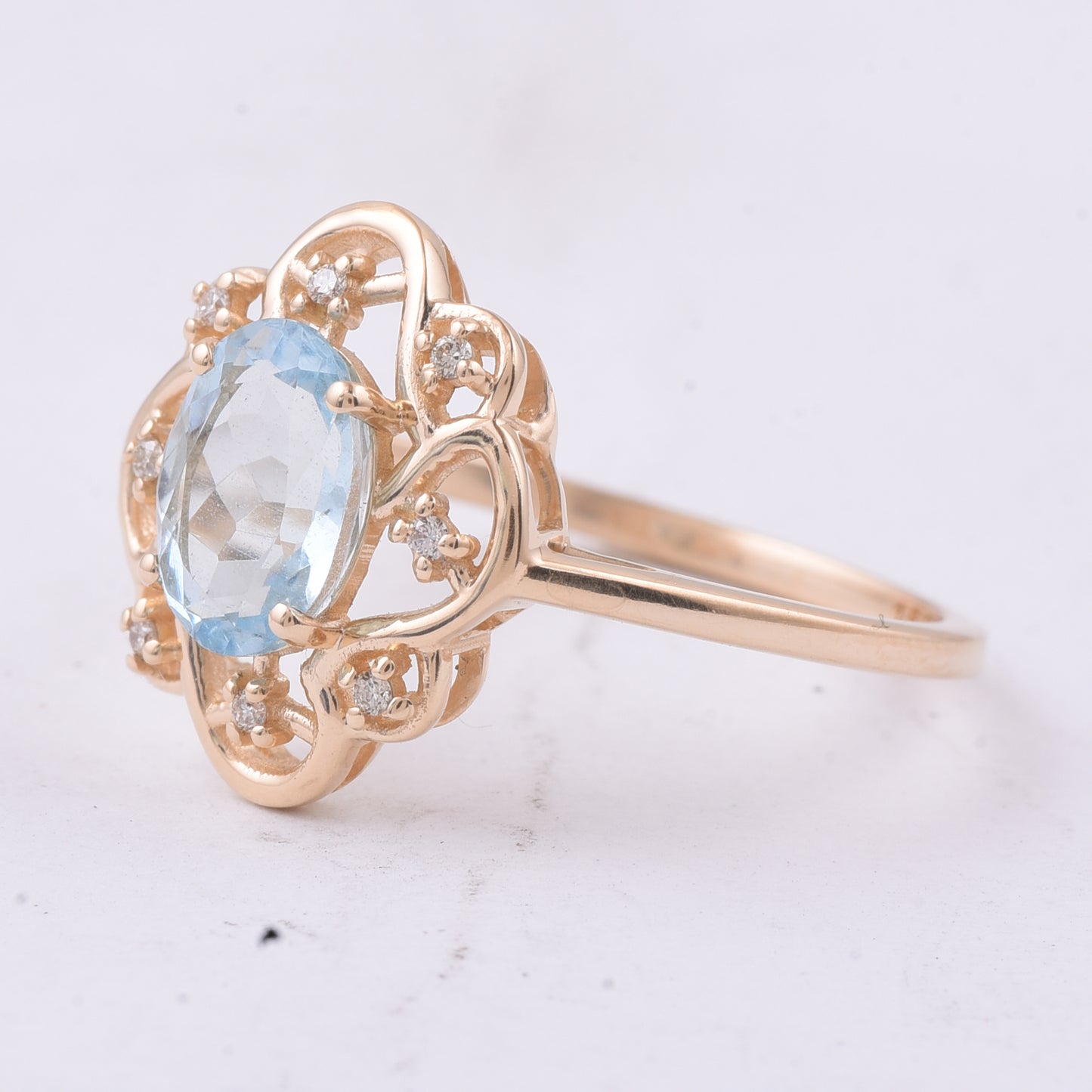 1.13 Ct Oval Natural Aquamarine 14K Gold Ring