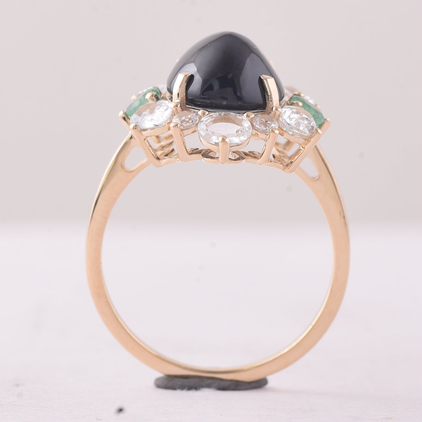 6.81 Ct Oval Sapphire 9K Gold Ring