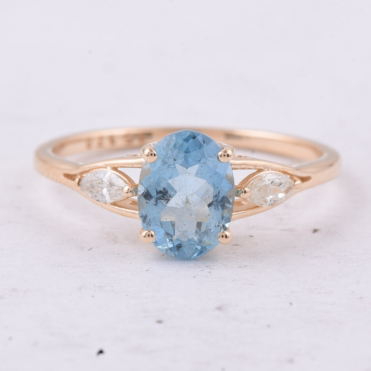 1.26 Ct Oval Natural Aquamarine 14K Gold Ring