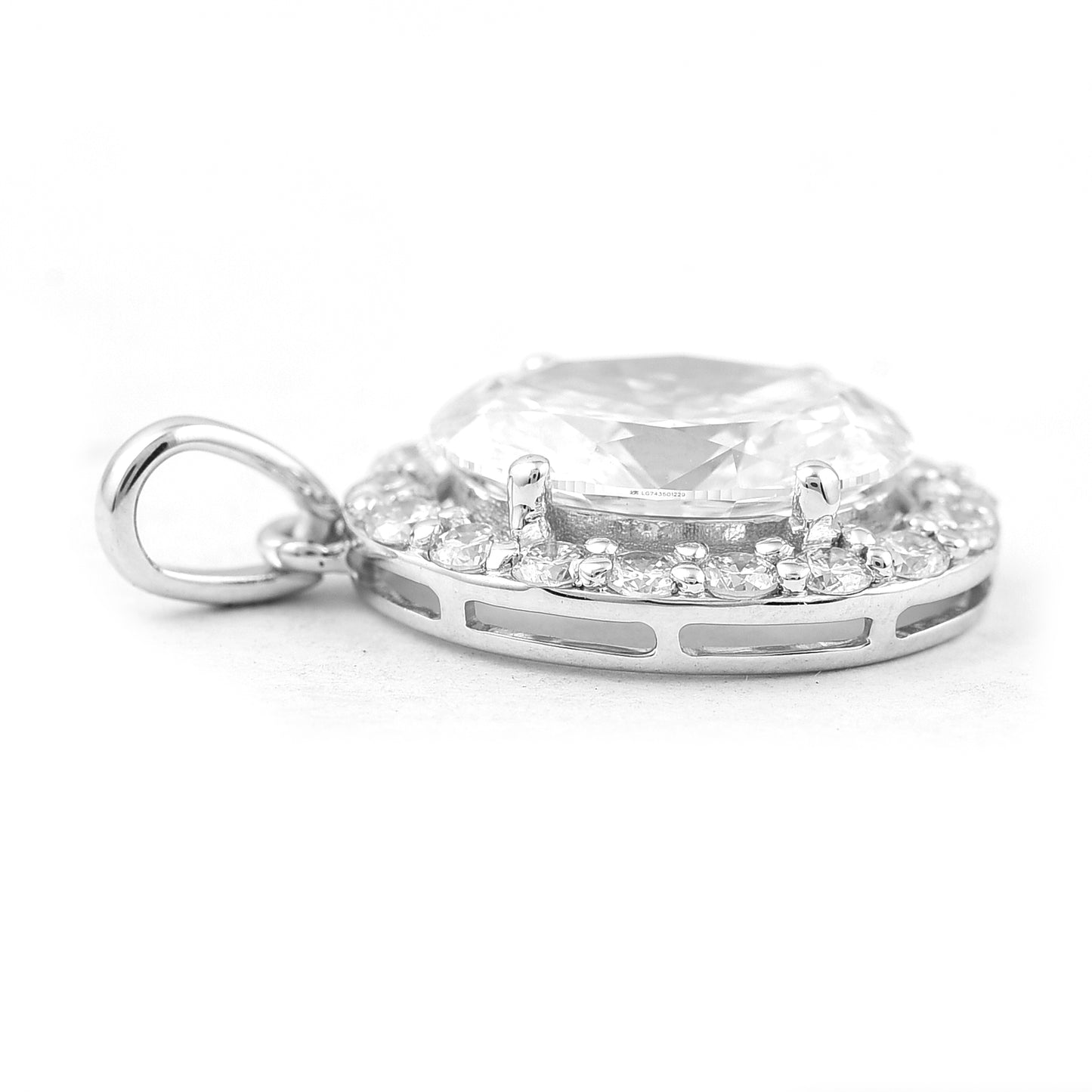 2.31 Carats Lab Grown Diamond 14K Gold Pendant