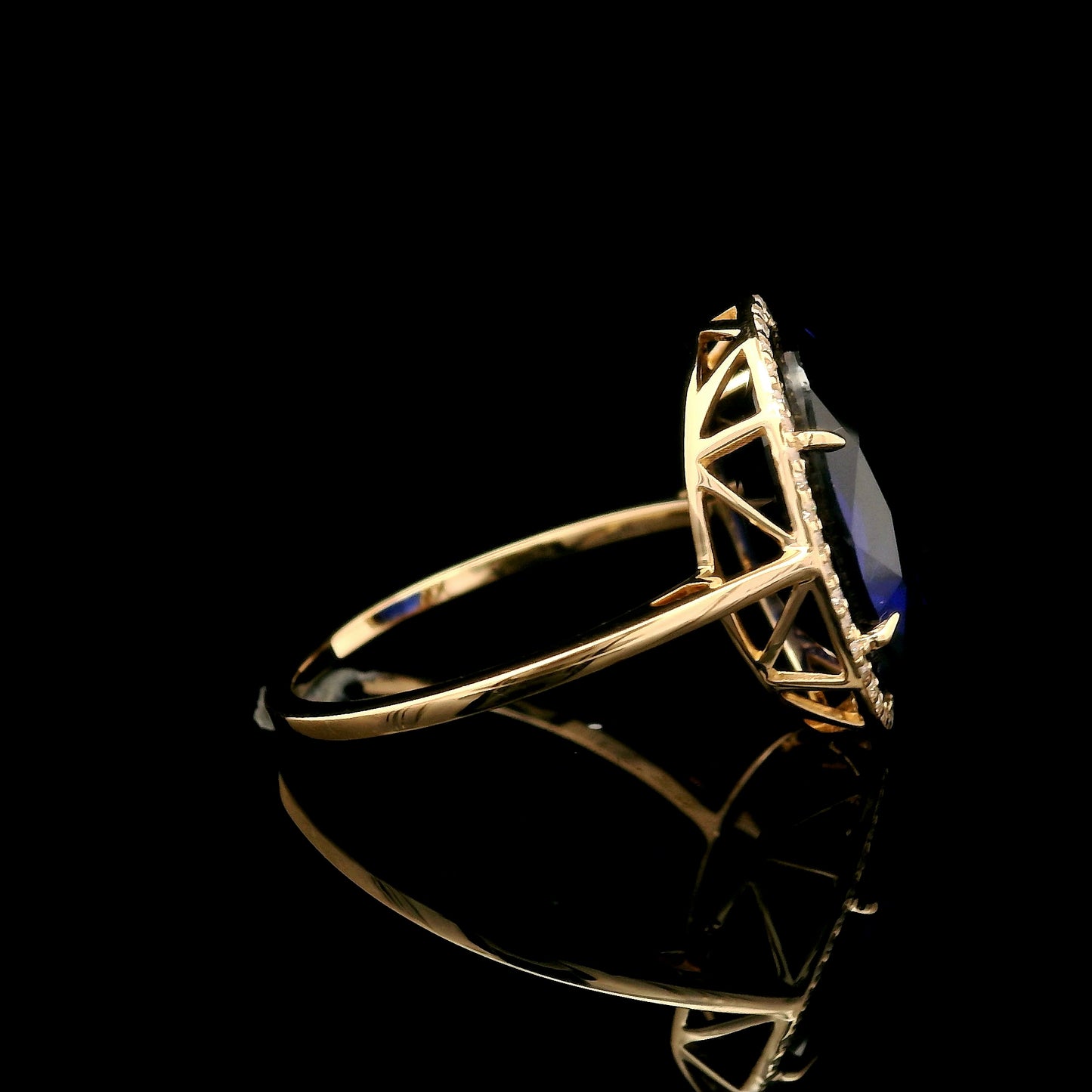 6.78 Ct Oval Mixed Cut Lab Grown Sapphire 14K Gold Ring