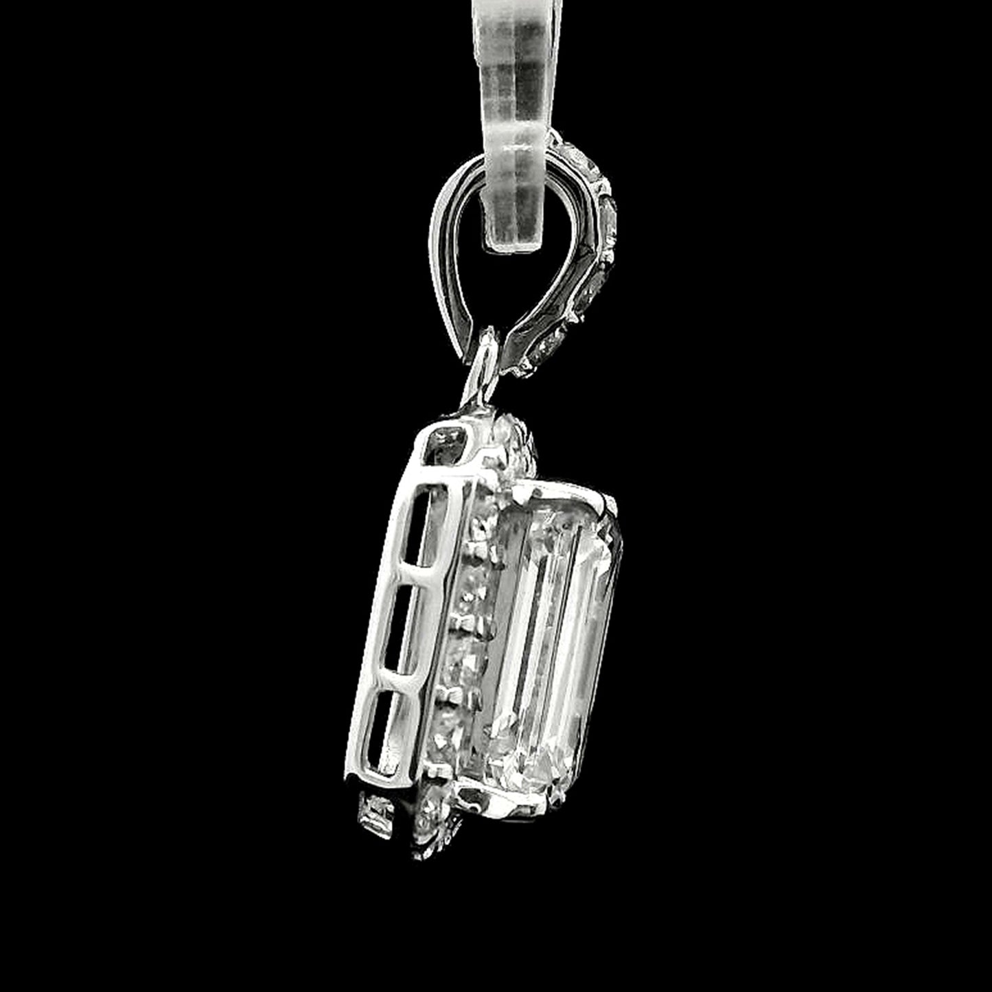 2.65 Carats Lab Grown Diamond 14K Gold Pendant