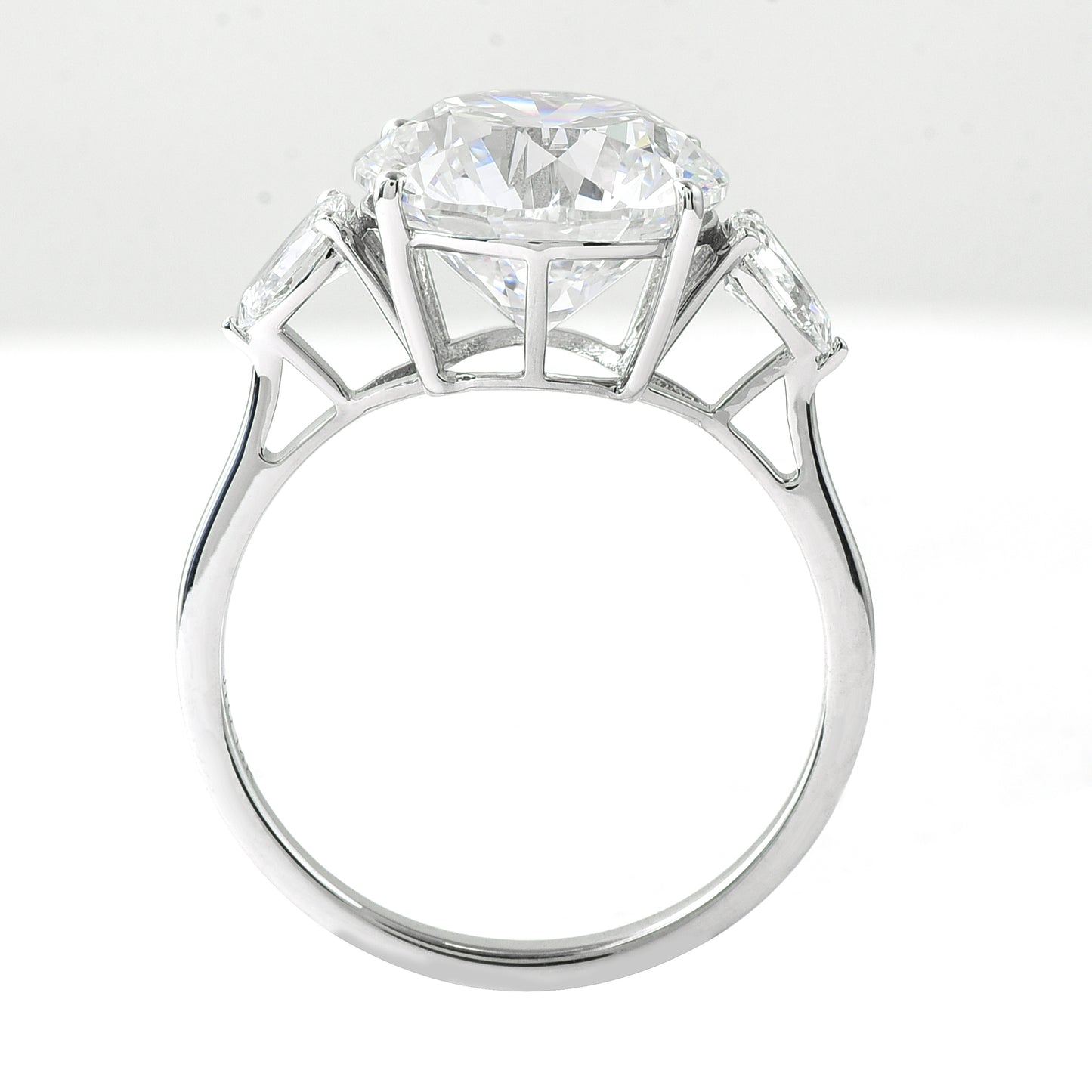 5.24 Ct Round Brilliant Lab Grown Diamond 14K Gold Ring