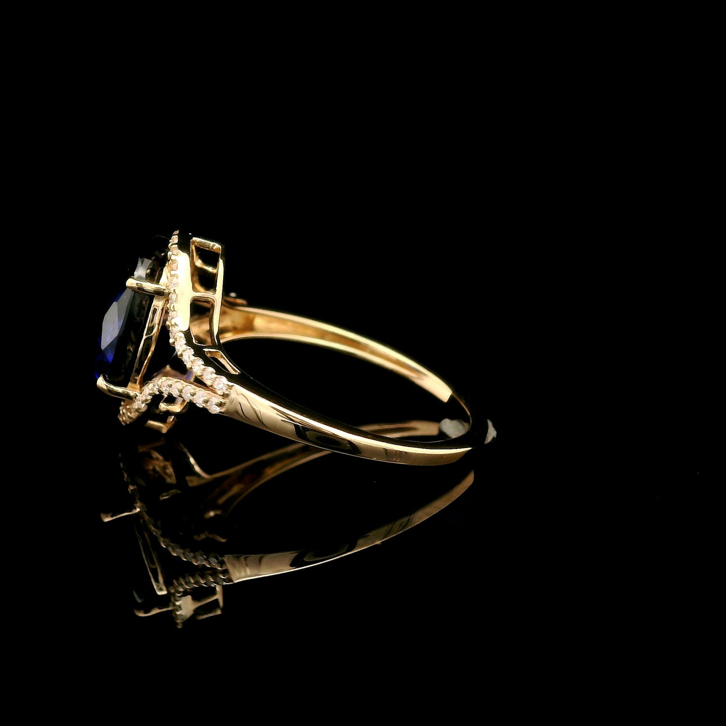 3.87 Ct Oval Mixed Cut Lab Grown Sapphire 14K Gold Ring