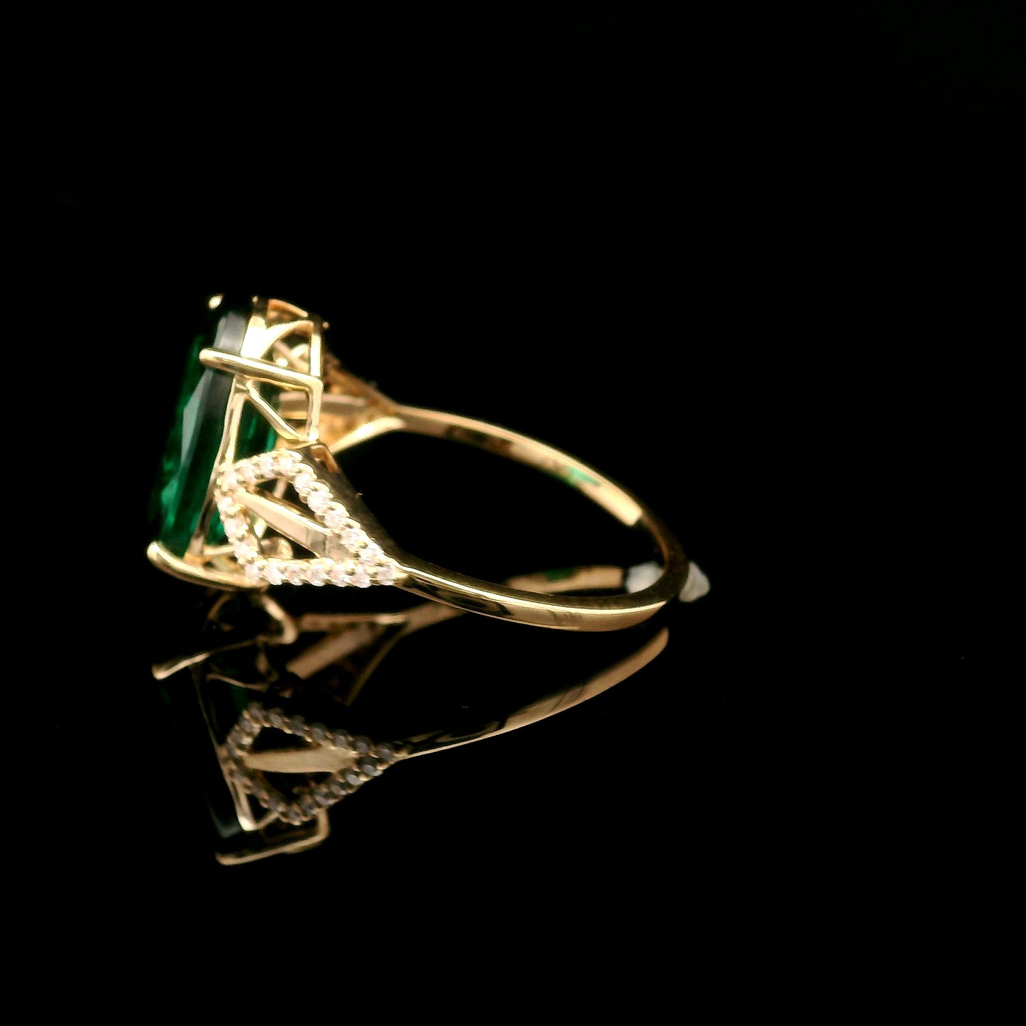 3.75 Ct Oval Mixed Cut Lab Grown Emerald 14K Gold Ring