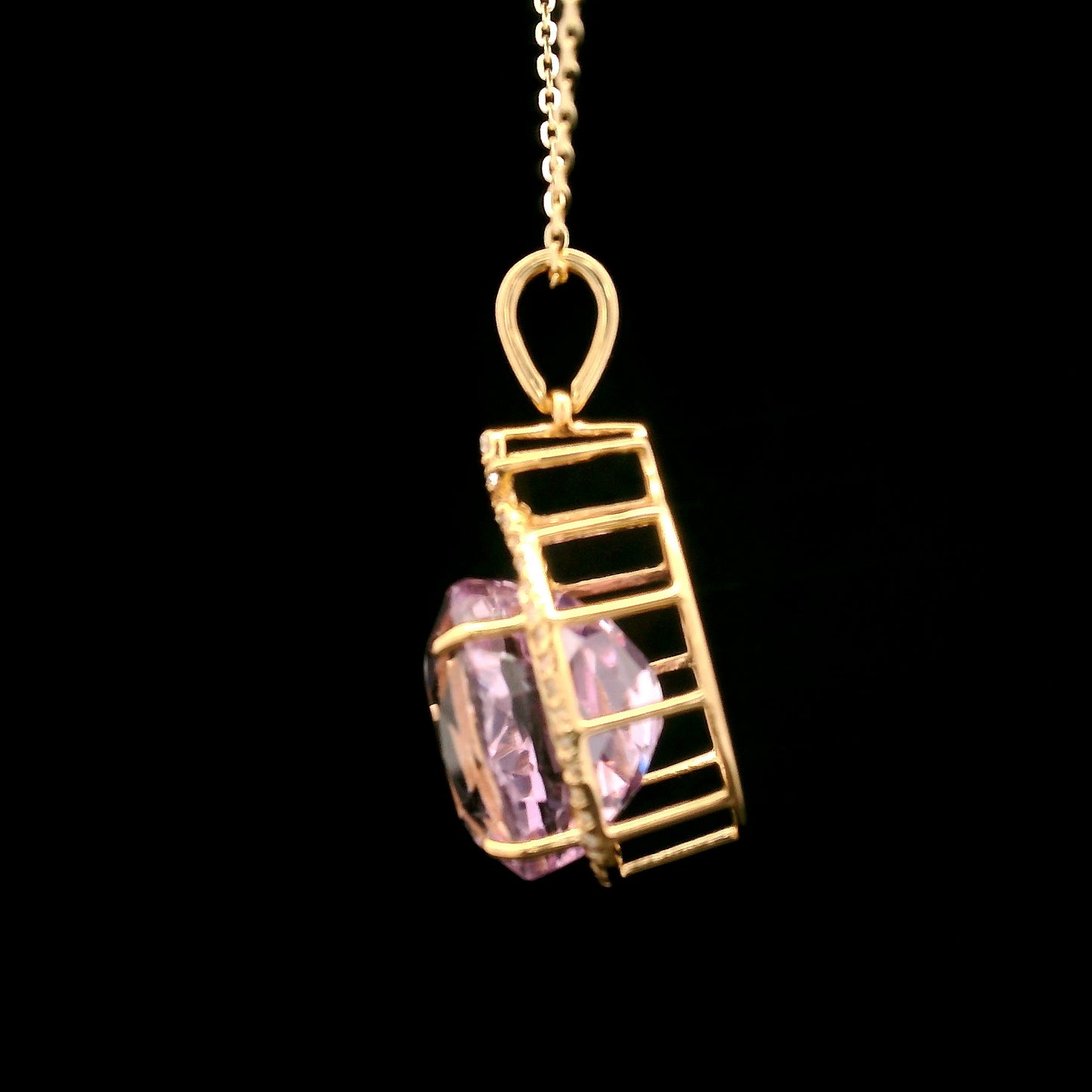 7.65 Ct Oval Kunzite 14K Gold Pendant
