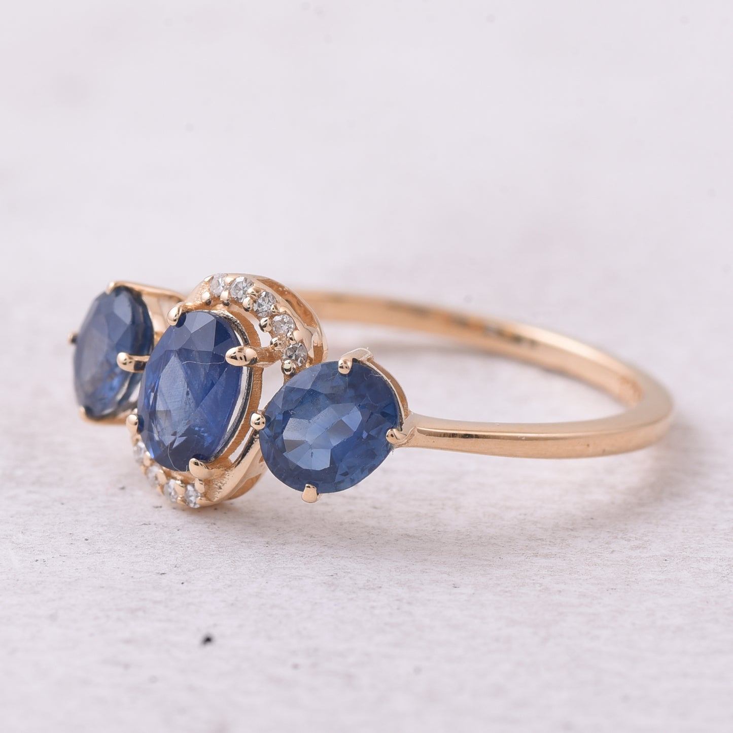 1.75 Ct Oval Natural Sapphire 14K Gold Ring