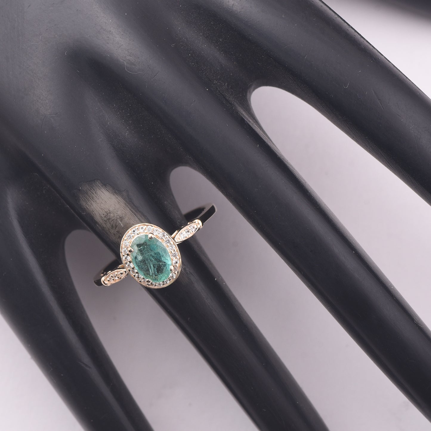 0.73 Ct Oval Emerald 9K Gold Ring