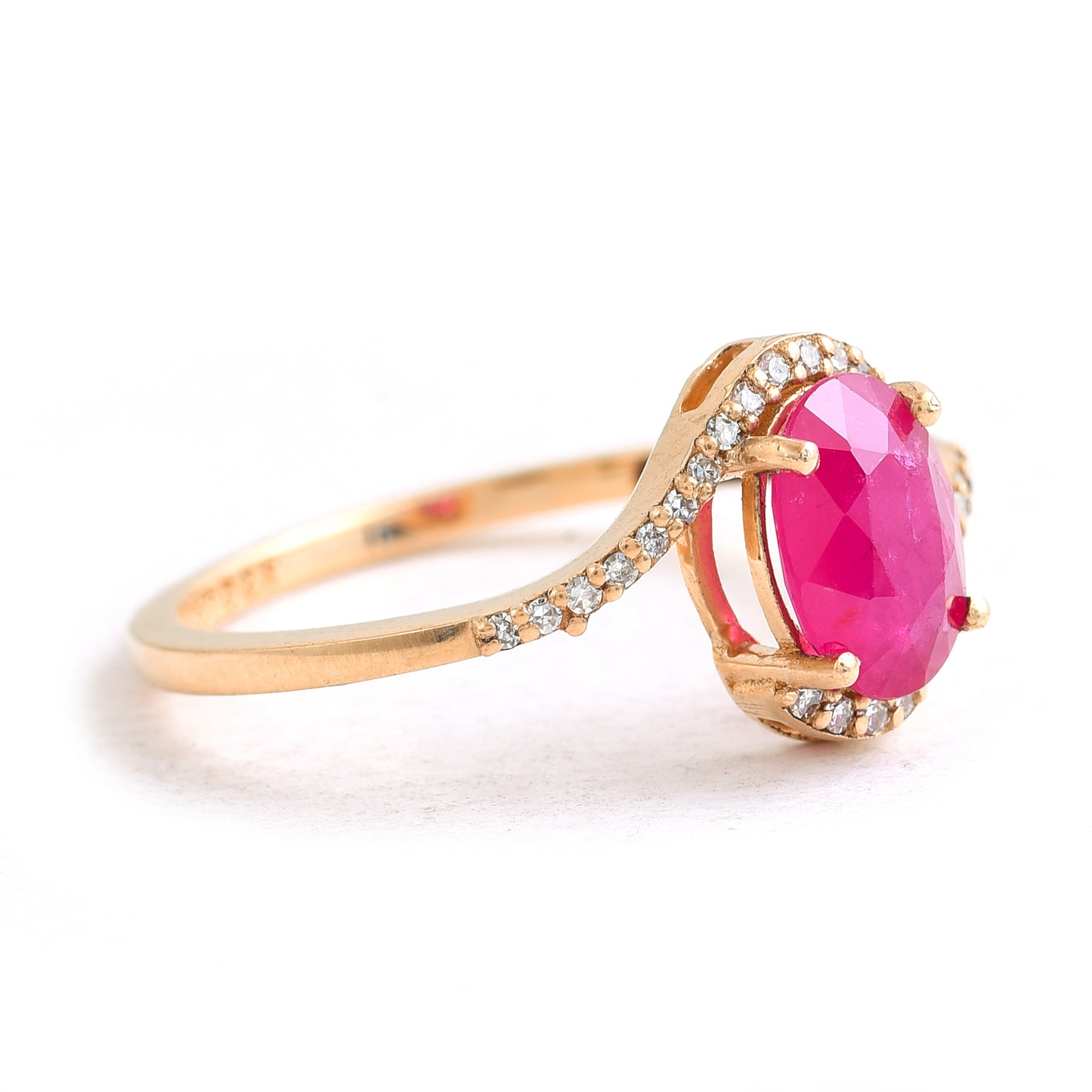 1.52 Ct Oval Ruby 14K Gold Ring
