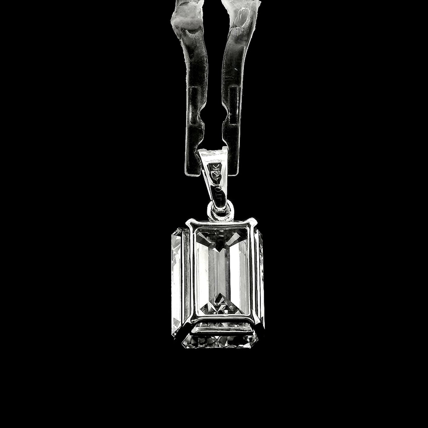 7.05 Carats Lab Grown Diamond 14K Gold Pendant