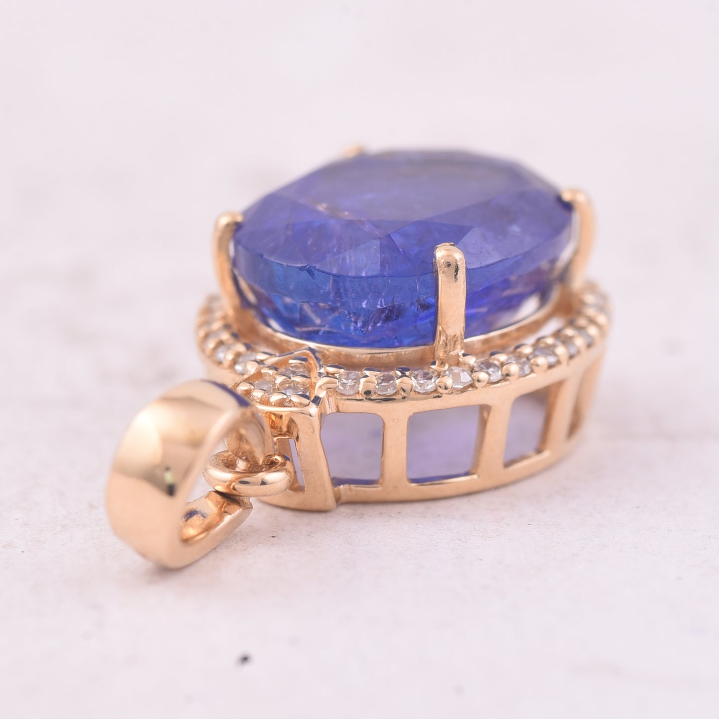 5.11 Ct Oval Mixed Cut Natural Tanzanite 14K Gold Pendant