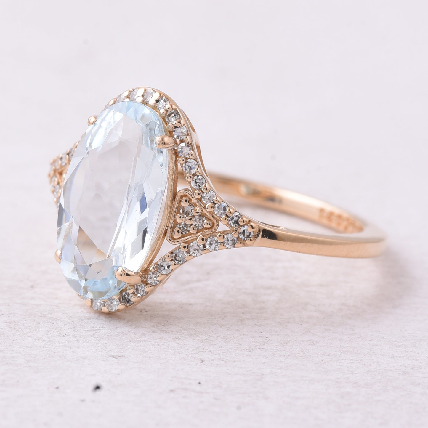 2.14 Ct Oval Mixed Cut Natural Aquamarine 14K Gold Ring