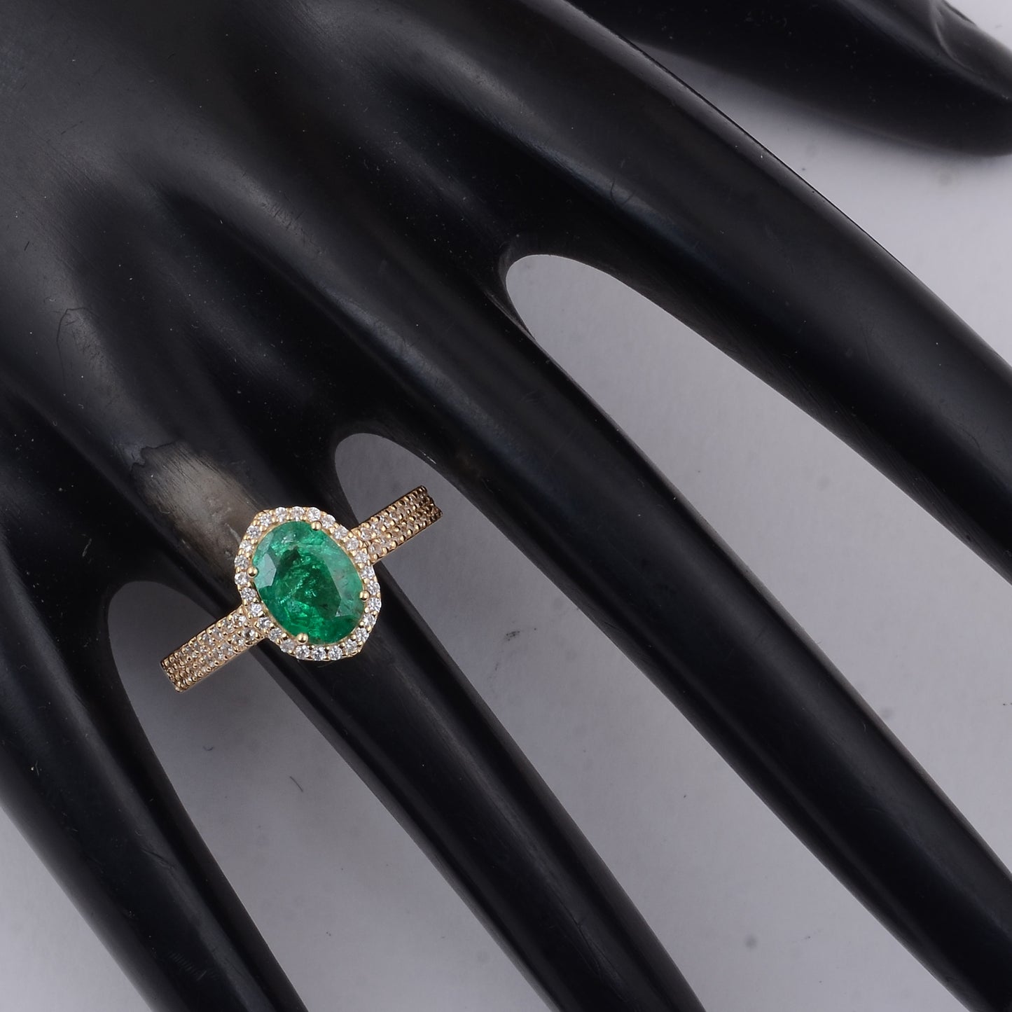 1.50 Ct Oval Emerald 9K Gold Ring