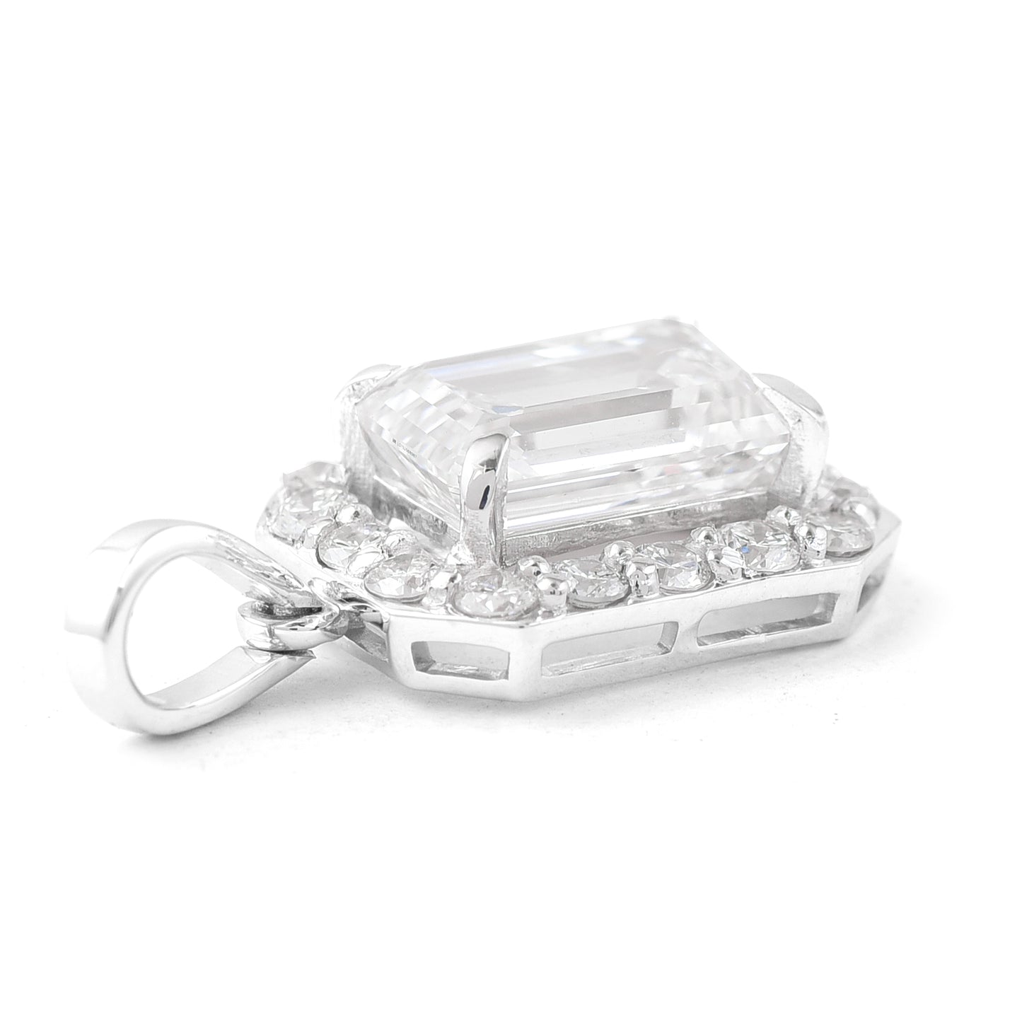 2.29 Carats Lab Grown Diamond 14K Gold Pendant