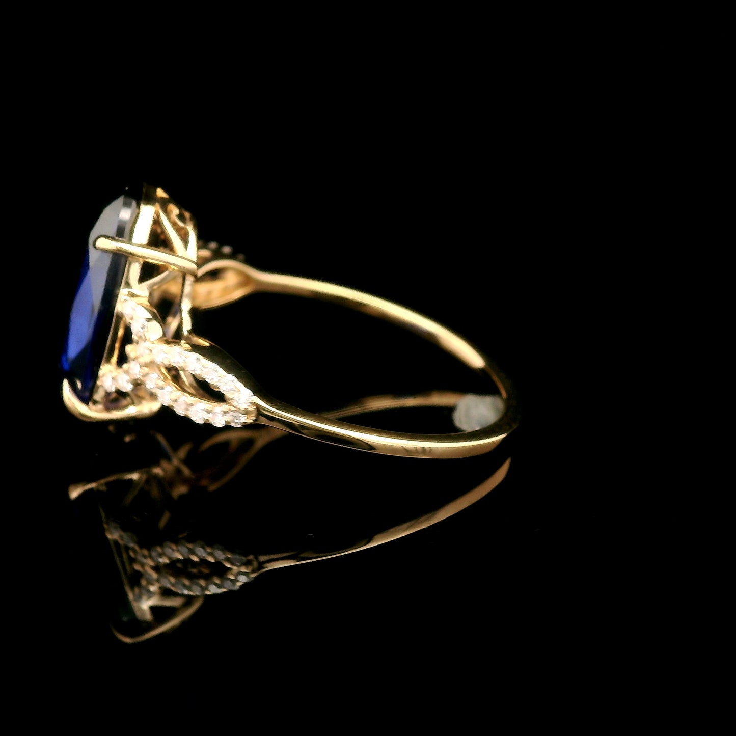 4.28 Ct Oval Mixed Cut Lab Grown Sapphire 14K Gold Ring