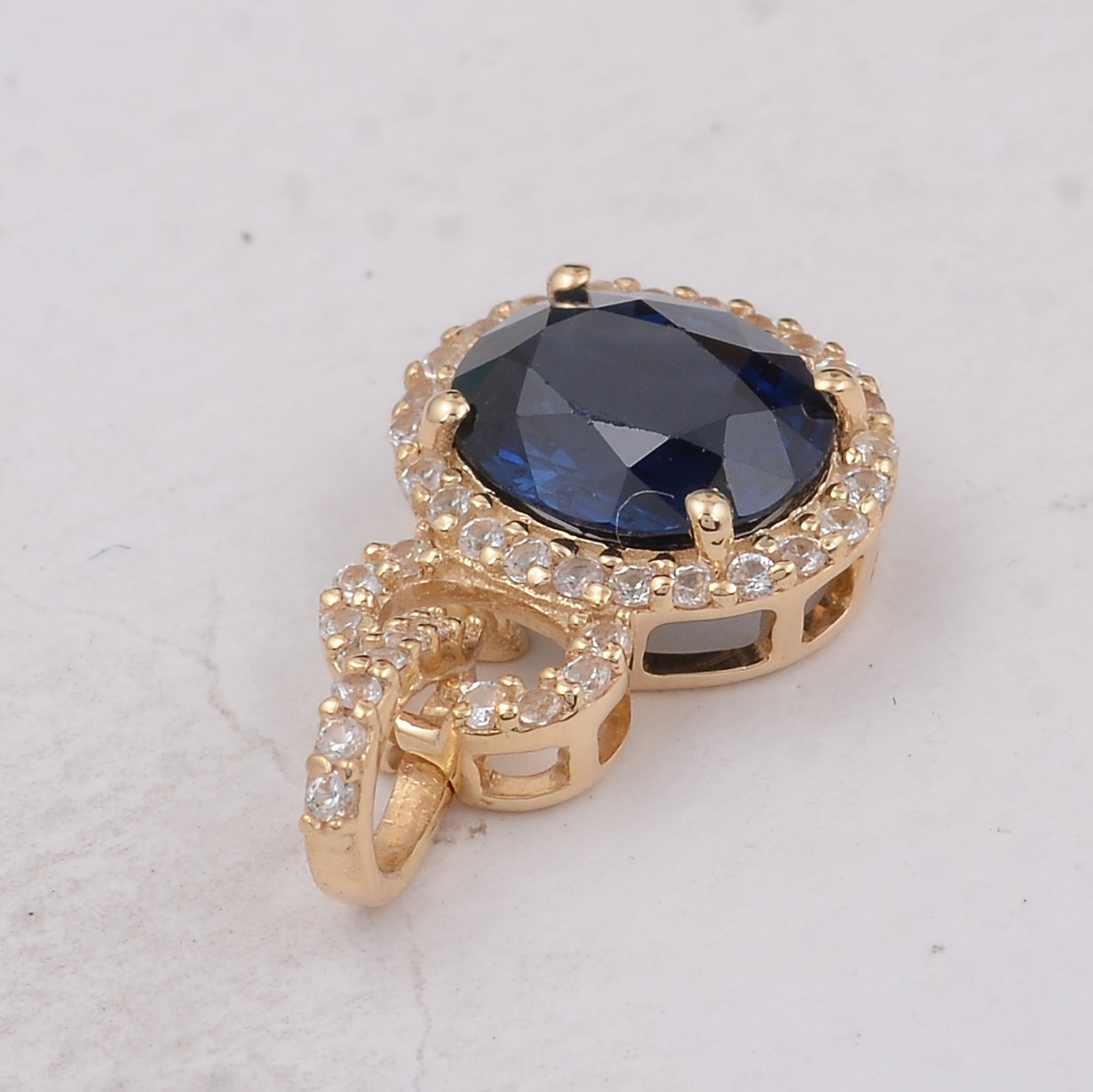 1.65 Ct Oval Sapphire 9K Gold Pendant