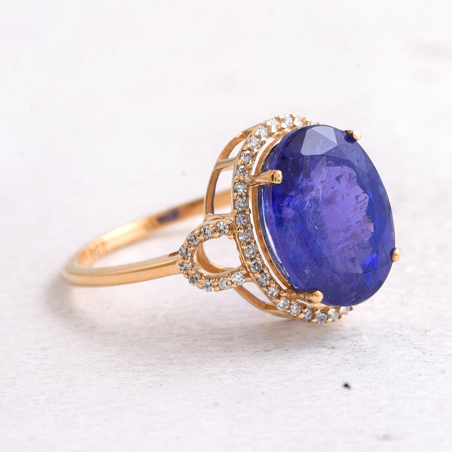 5.92 Ct Oval Mixed Cut Natural Tanzanite 14K Gold Ring