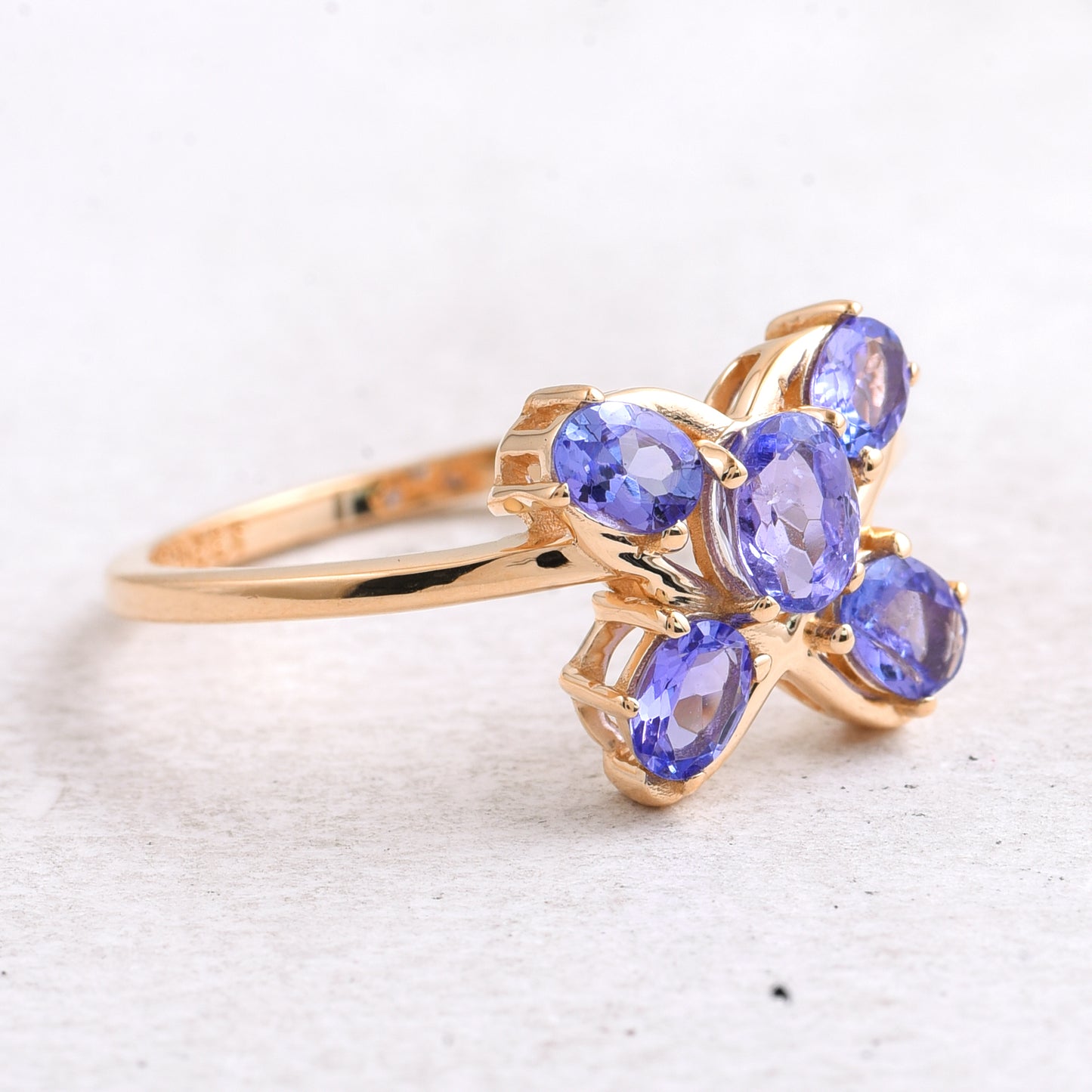 0.96 Ct Oval Natural Tanzanite 14K Gold Ring