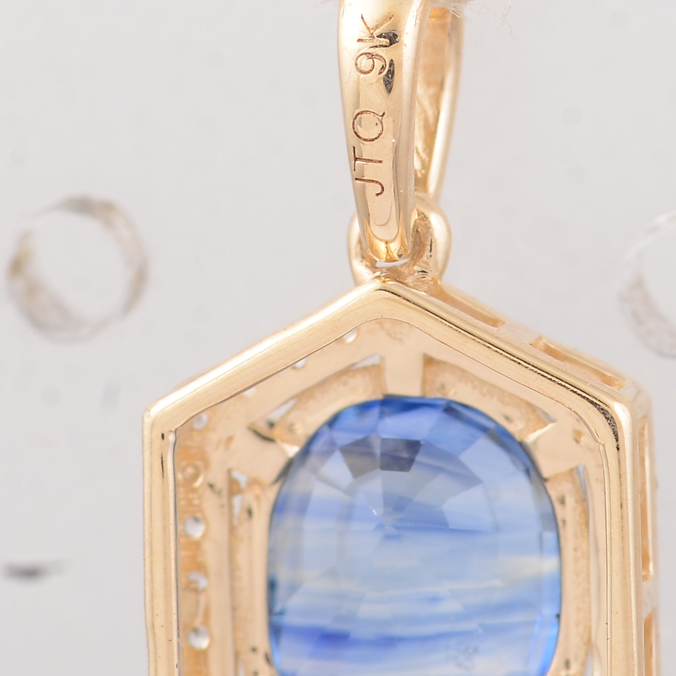 2.10 Ct Oval Sapphire 9K Gold Pendant