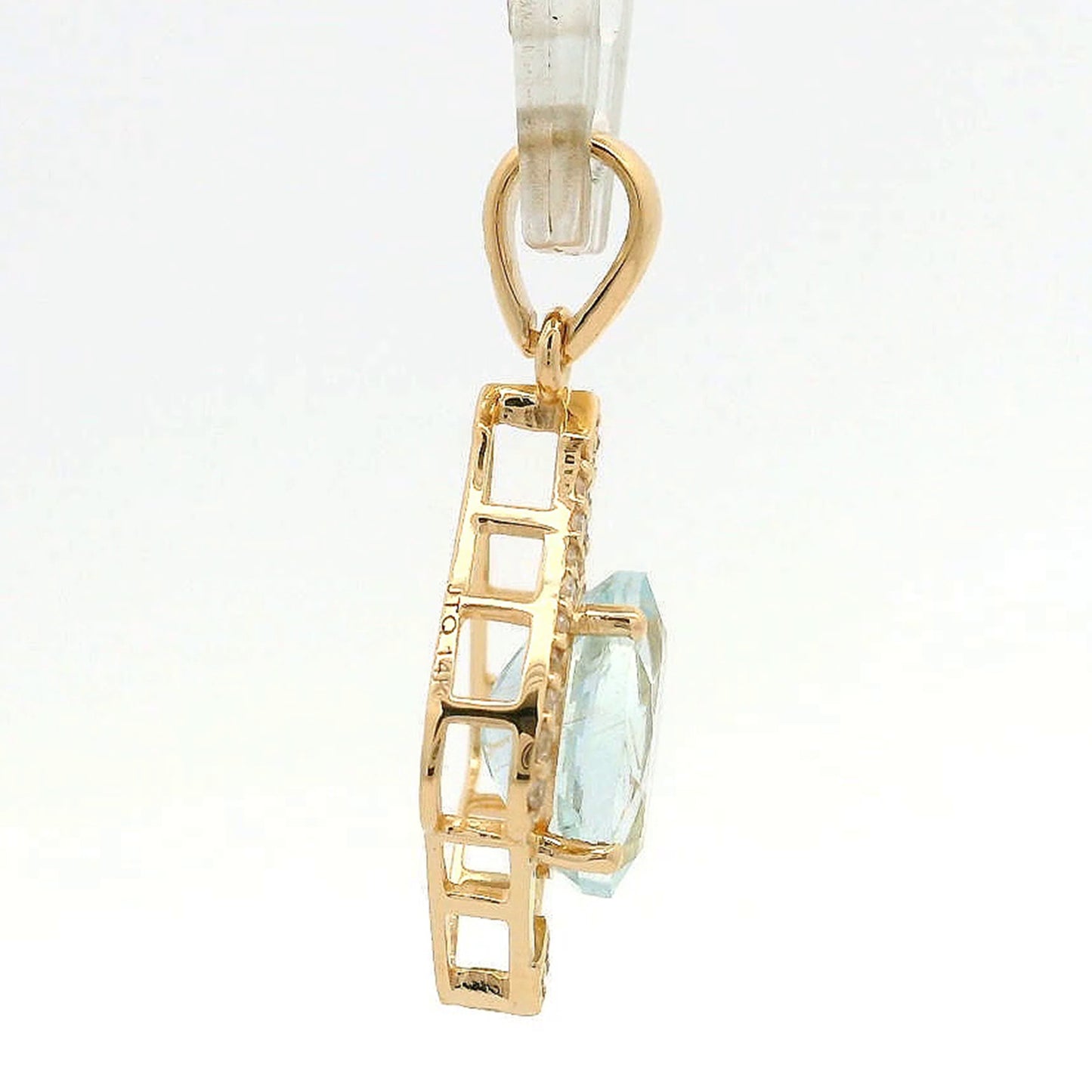 1.36 Ct Oval Aquamarine 14K Gold Pendant