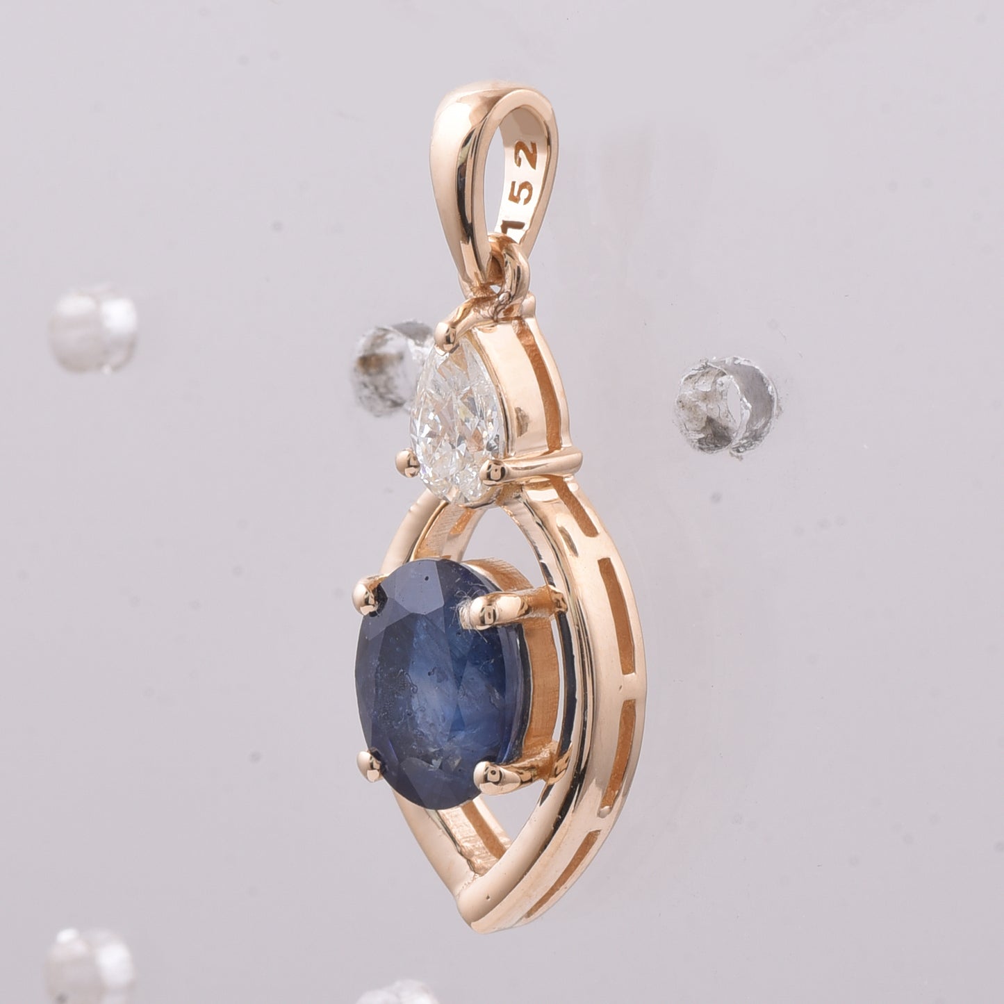 1.39 Ct Oval Natural Sapphire 14K Gold Pendant