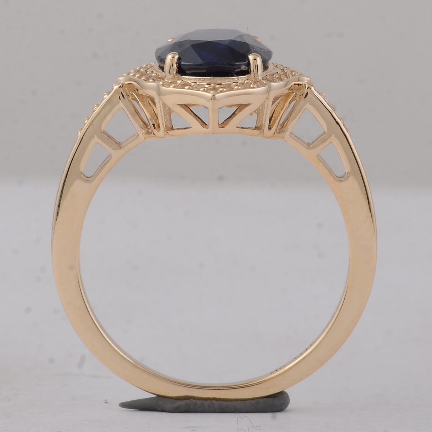3.06 Ct Oval Sapphire 9K Gold Ring