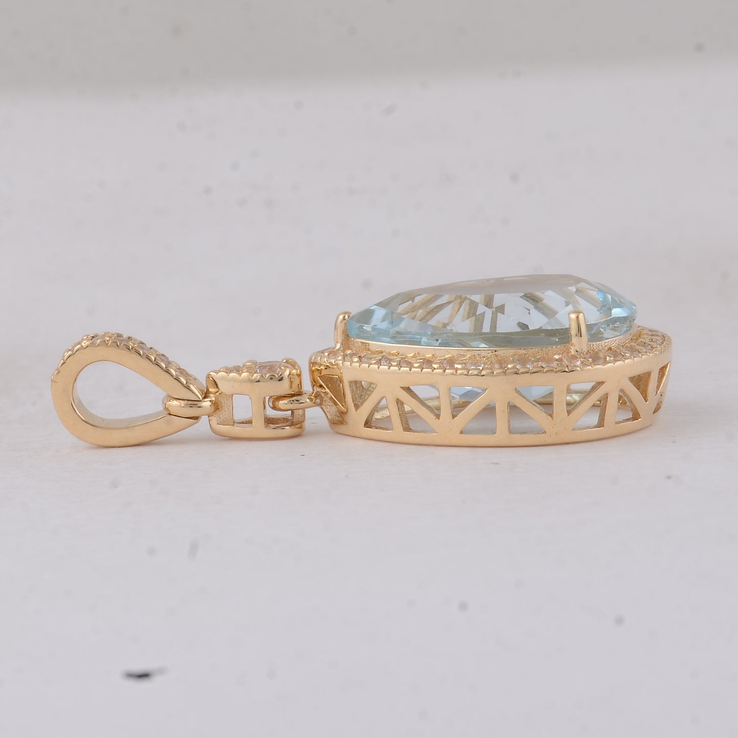 3.74 Ct Pear Aquamarine 9K Gold Pendant